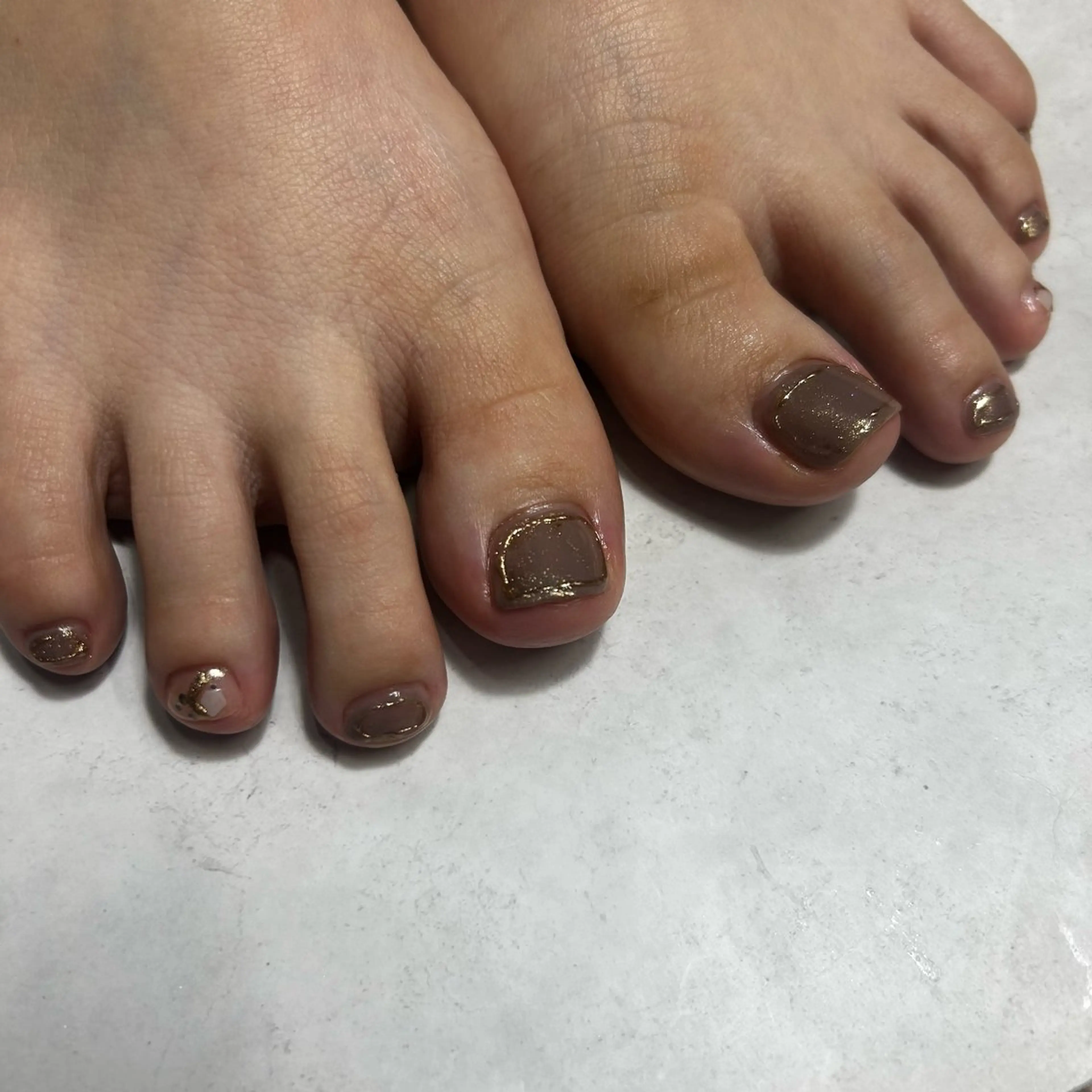 ネイル ブラウン フットネイル maninail makiのネイルデザイン