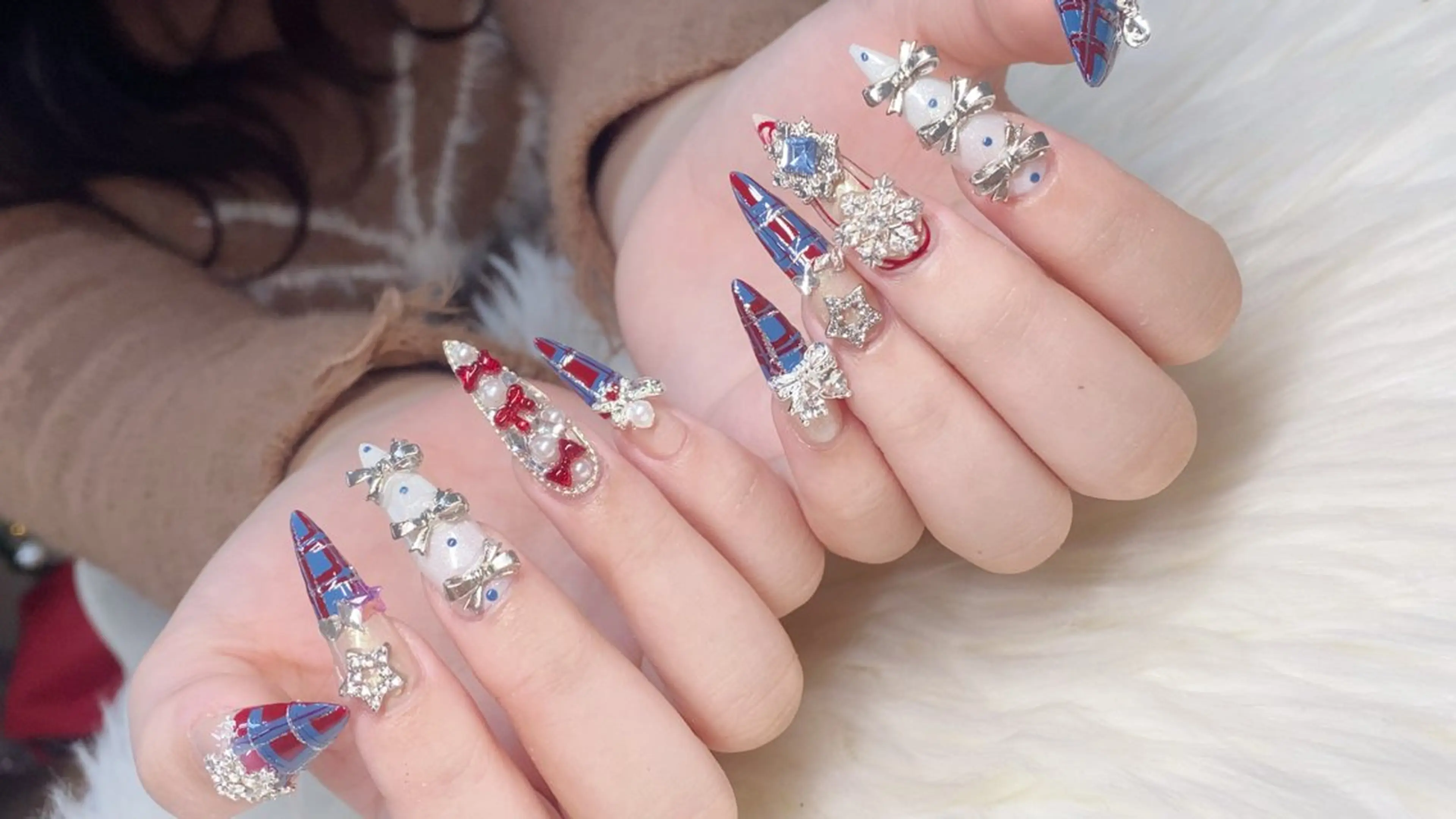 ネイル チークネイル グラデーション キラキラネイル ラメ(グリッター) ラメグラデーション Rei _Nailのネイルデザイン