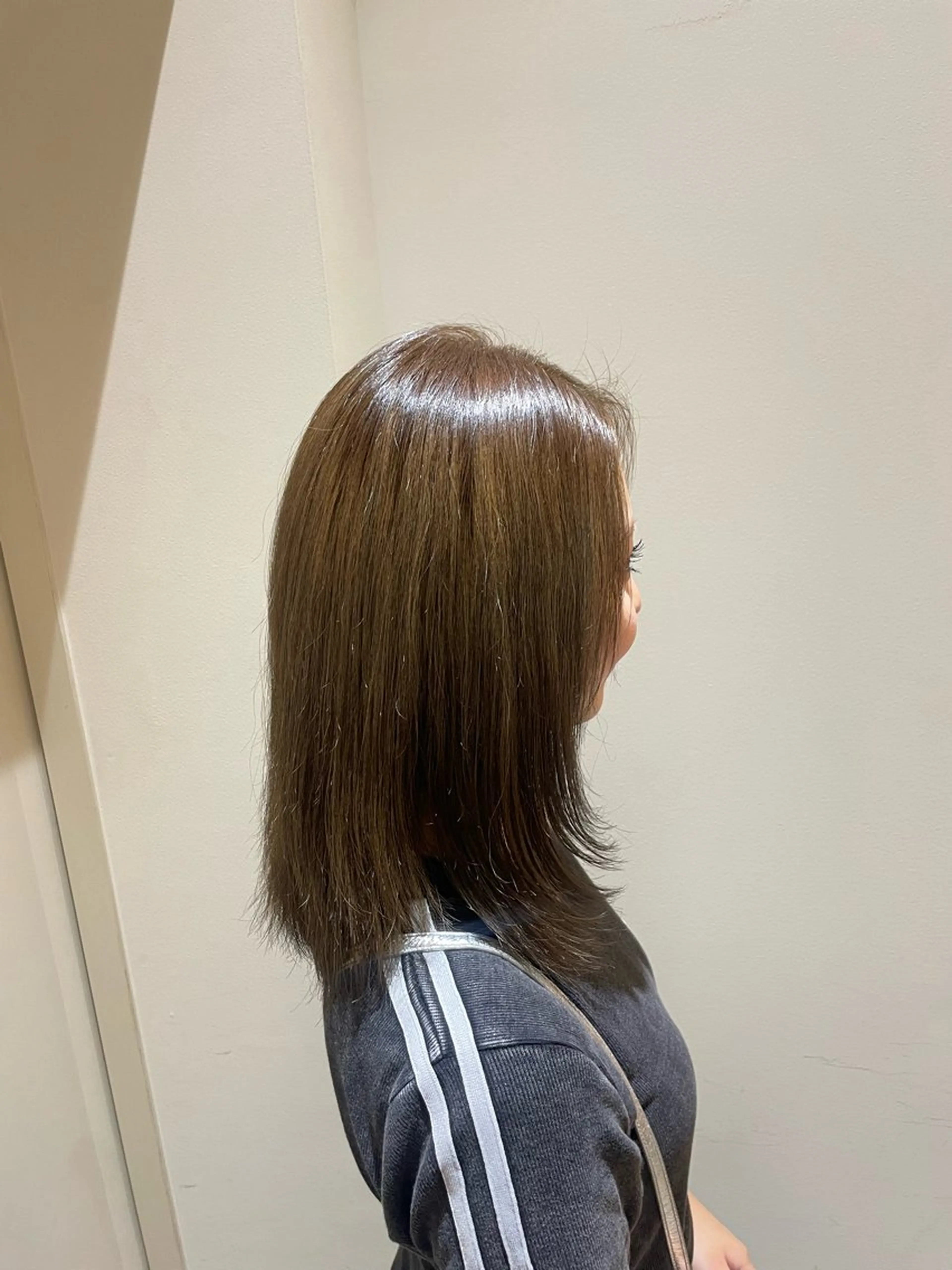 ミディアム カラー ブラウンカラー オリーブブラウン 莉奈/似合わせカット カラー/パーマのヘアスタイル