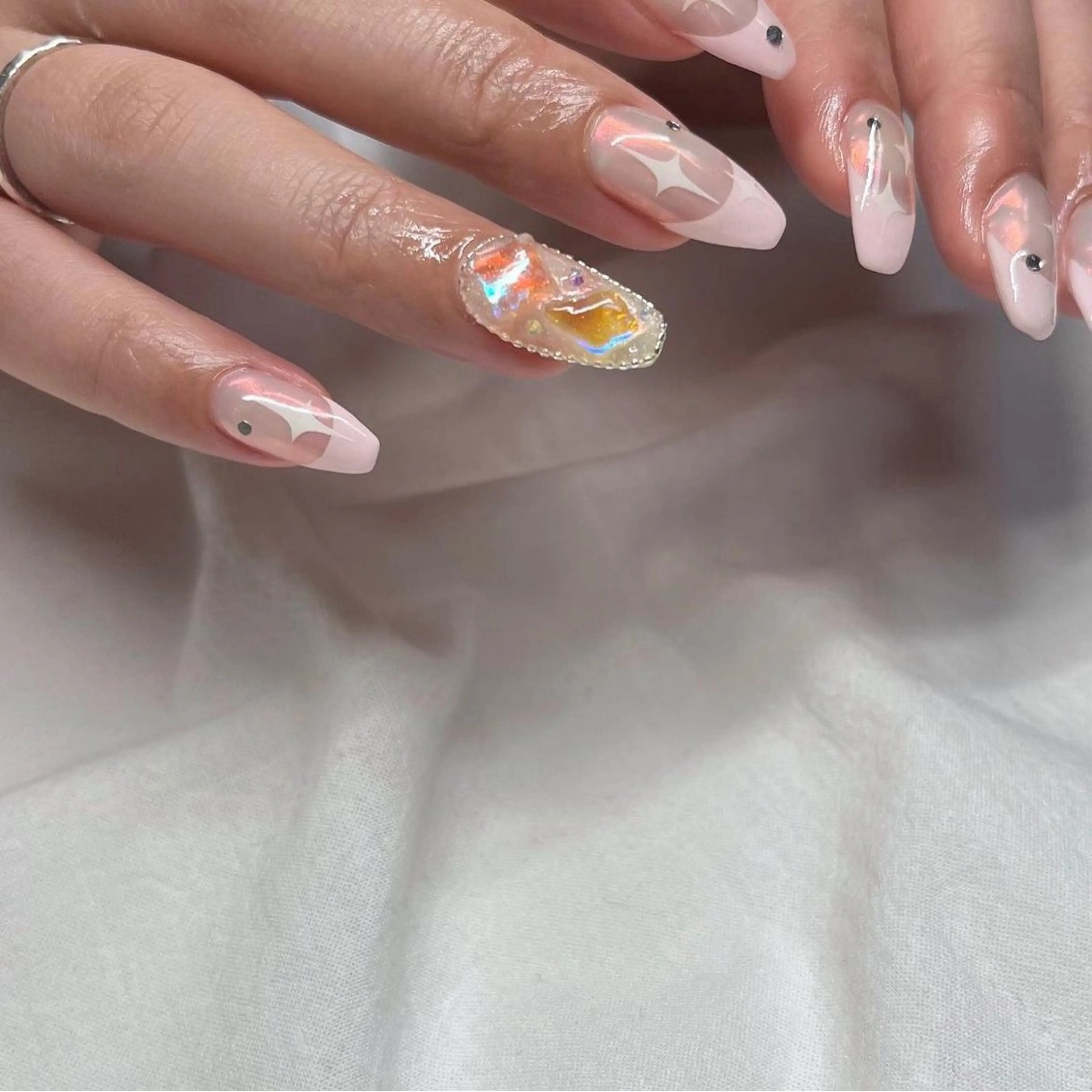 ネイル オーロラネイル フレンチネイル 氷ネイル・うるうるネイル ニュアンスネイル ピンク ハンドネイル &. momoのネイルデザイン