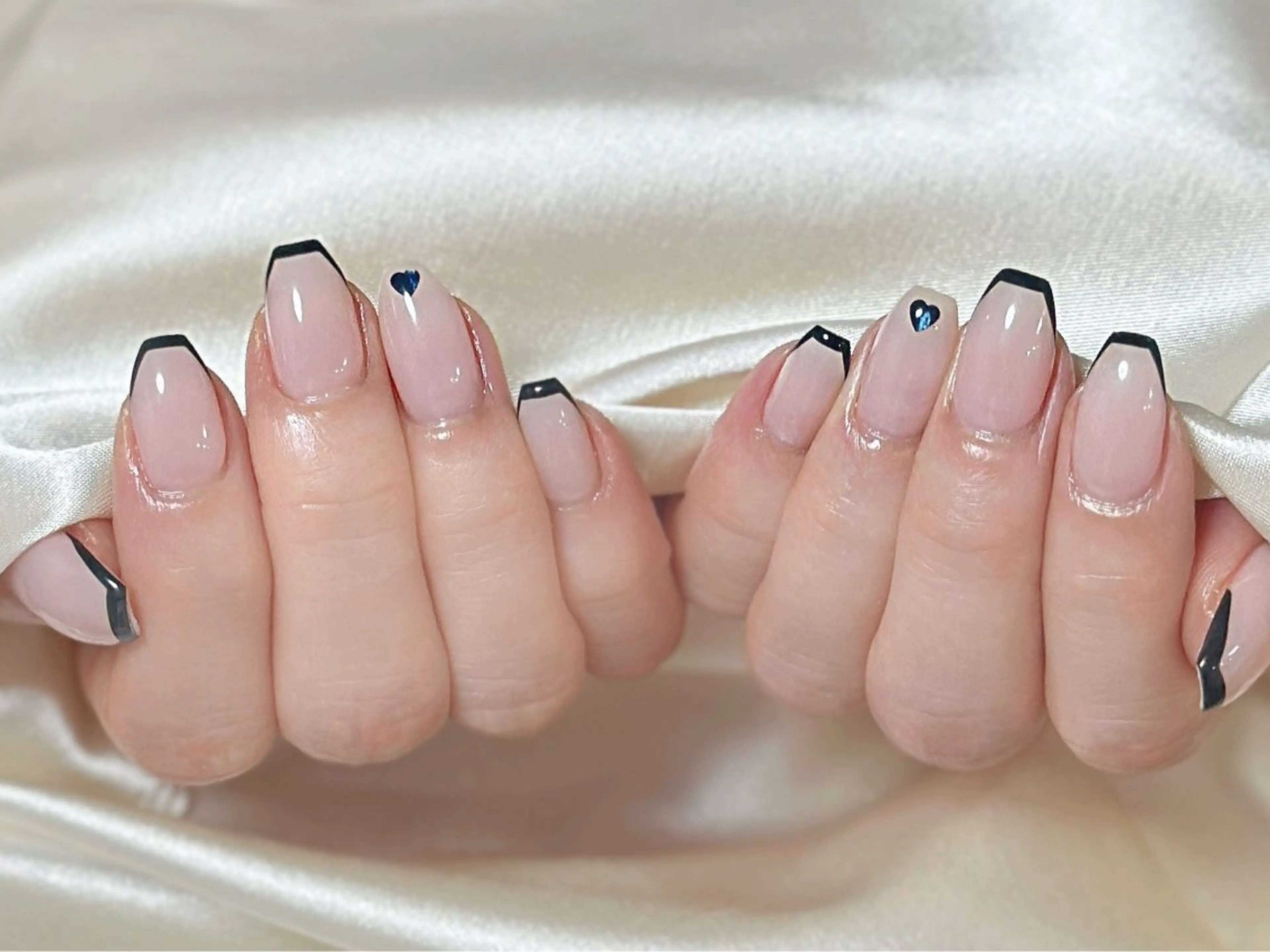 ネイル アートネイル オーロラネイル チークネイル フレンチネイル ガラスフレンチ ハンドネイル 🎀YooLi Nail salonのネイルデザイン