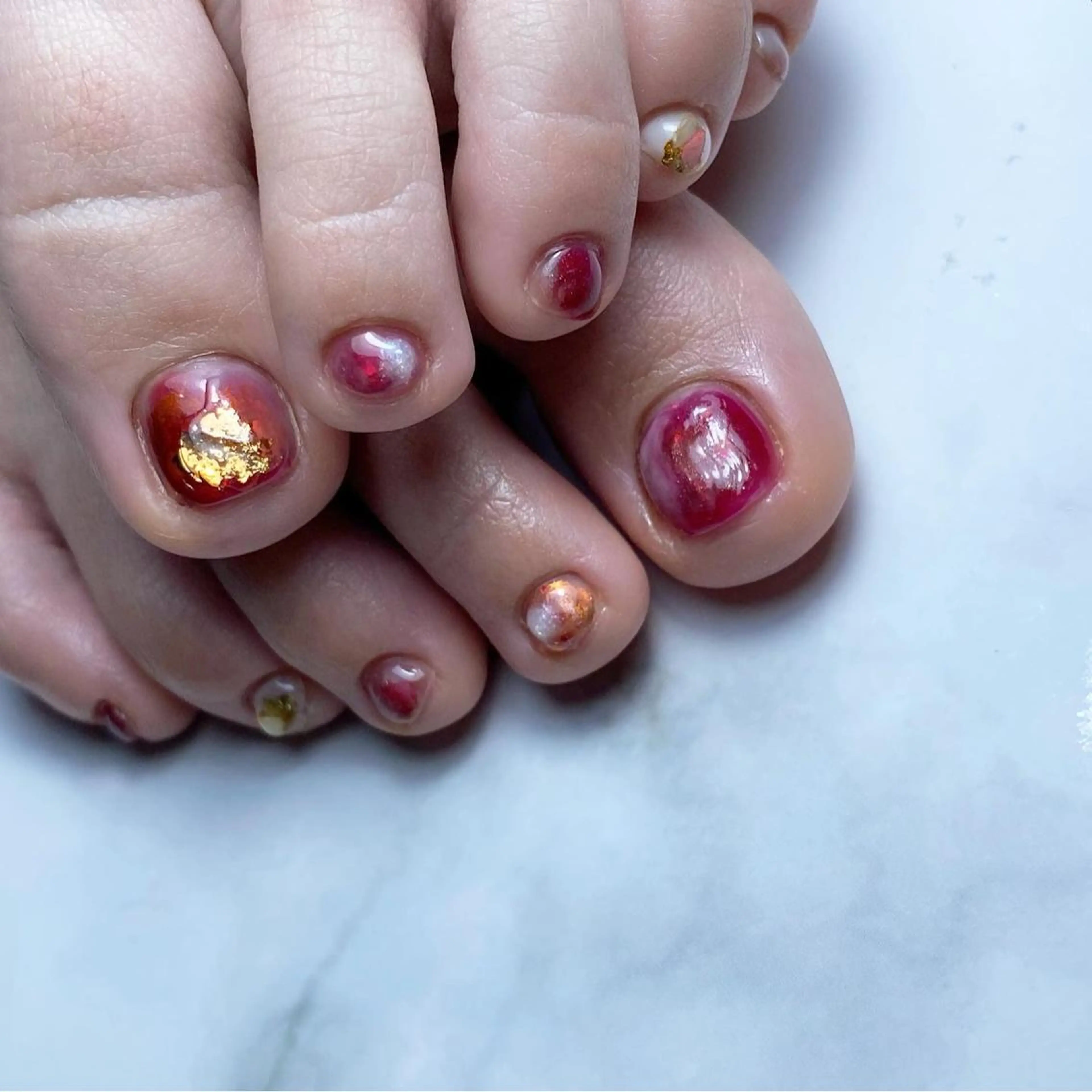 ネイル ニュアンスネイル 赤色 フットネイル Nail ameria megu所属・ameria meguのネイルデザイン