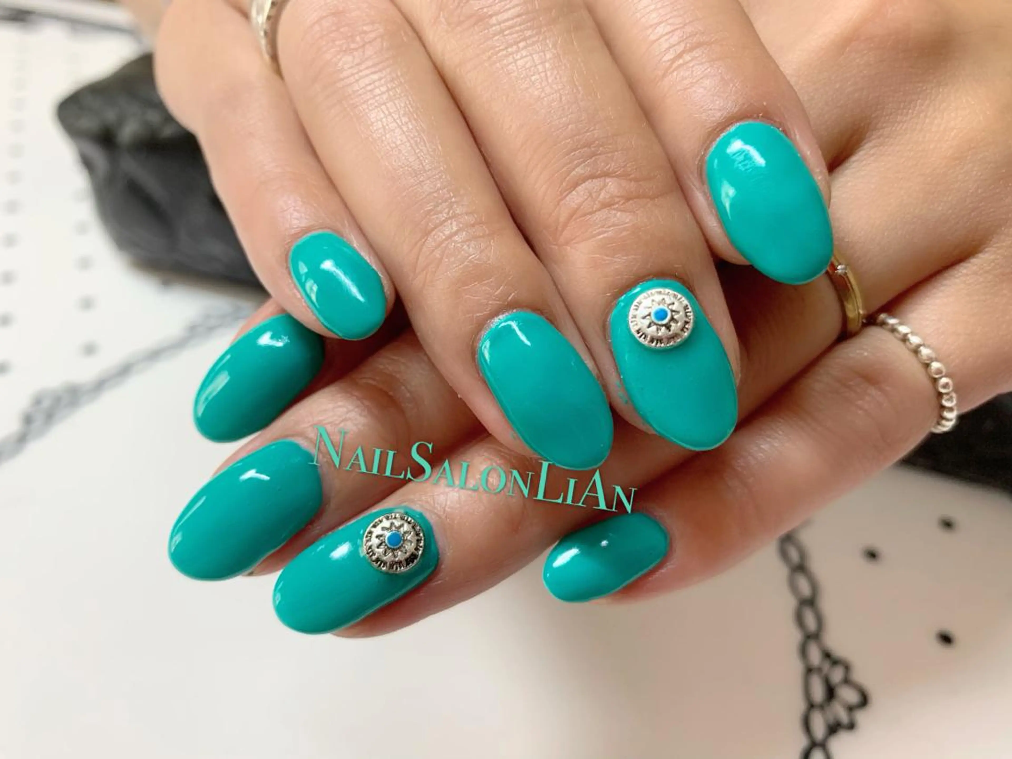 ネイル シンプルネイル ストーンネイル NailSalon LiAnのネイルデザイン