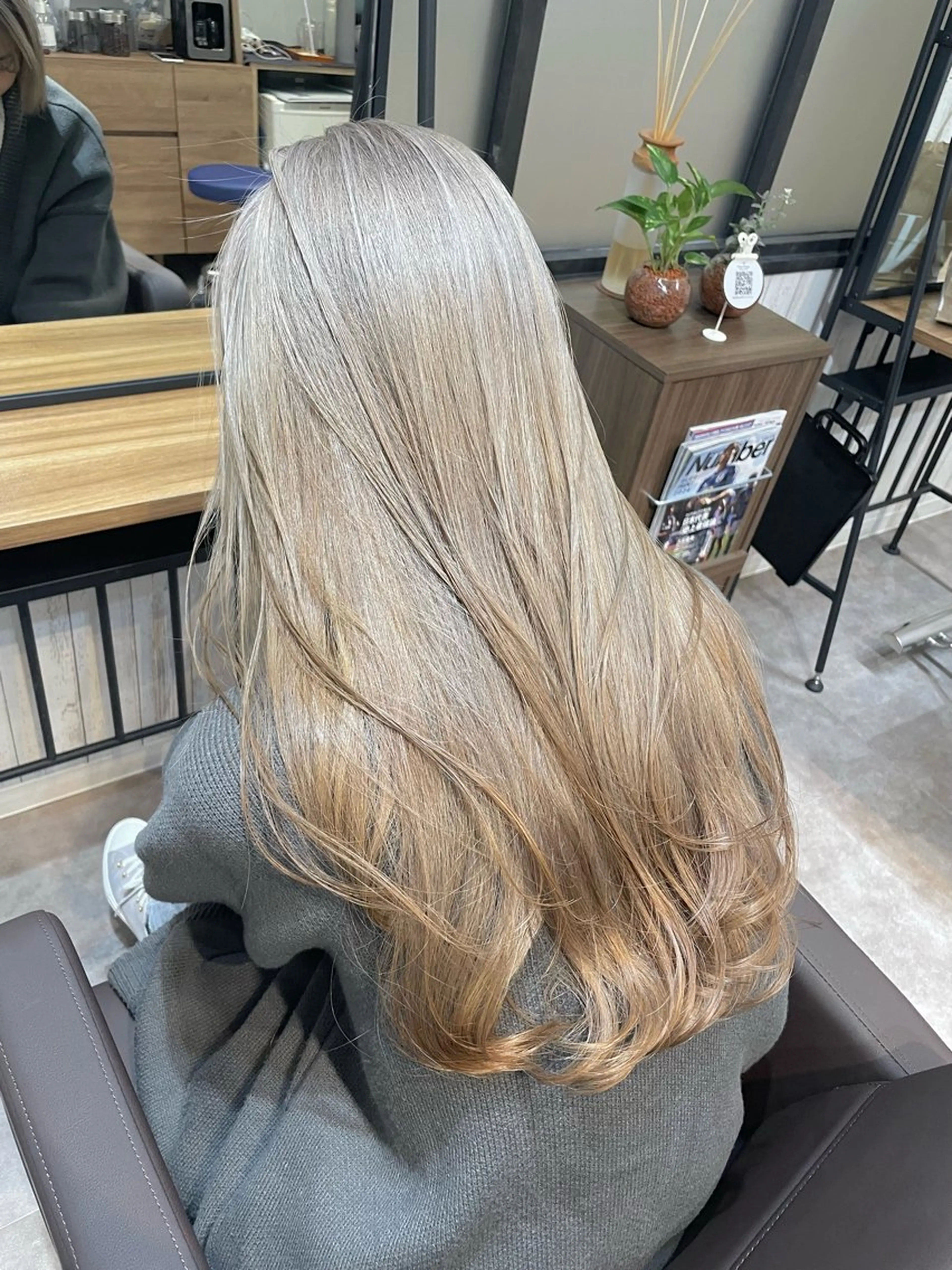 ロング カット ヘアカラー ブリーチ特化🎖️ピ ンクカラー高橋さやかのヘアスタイル