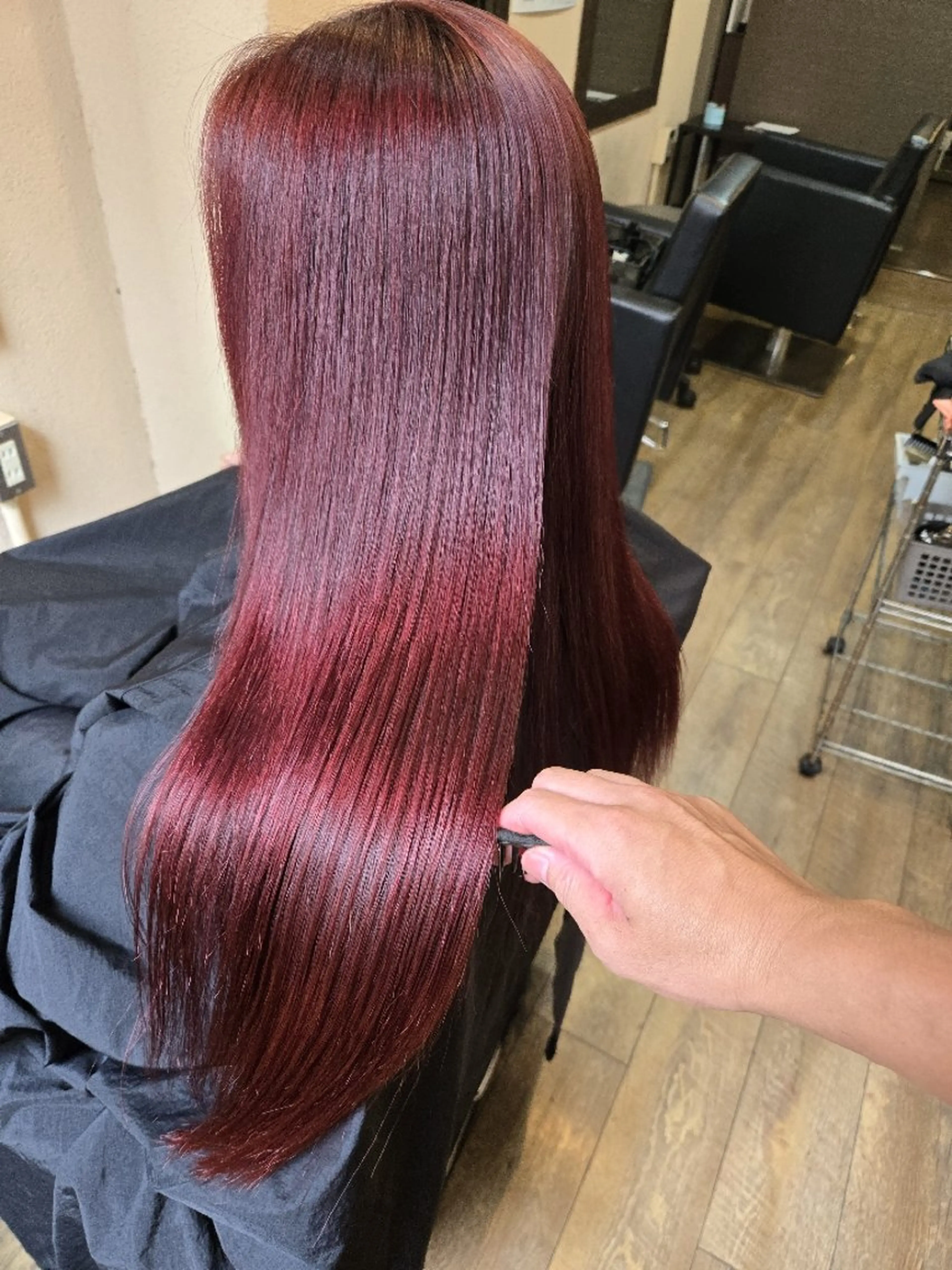 ロング カラー レッドカラー Seven Quarterのヘアスタイル