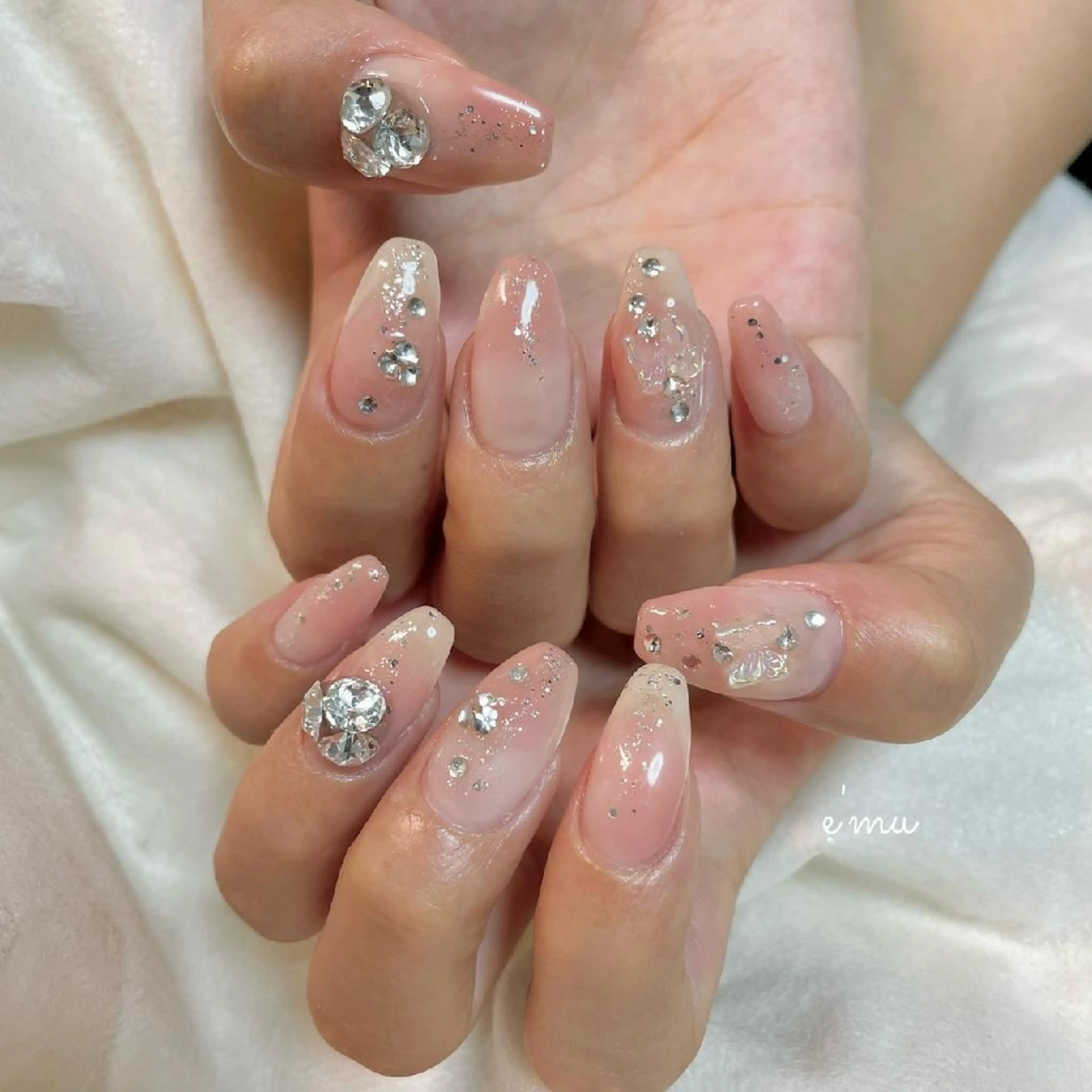 ネイル キラキラネイル 韓国ネイル ストーンネイル nail salon e'mu💐のネイルデザイン