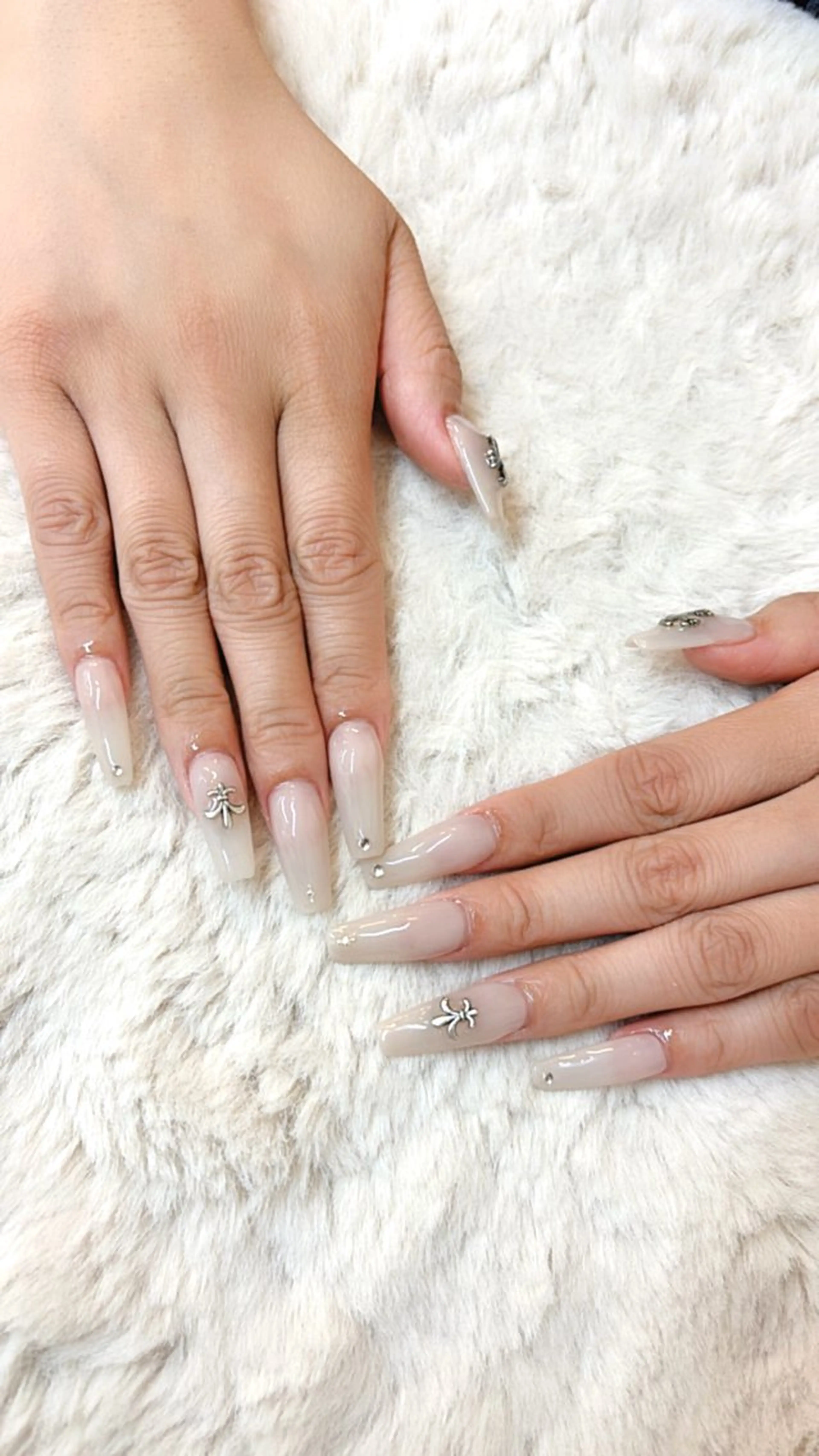 ネイル ロングネイル ワンカラーネイル スカルプネイル ハンドネイル Chipie_ ayanoのネイルデザイン