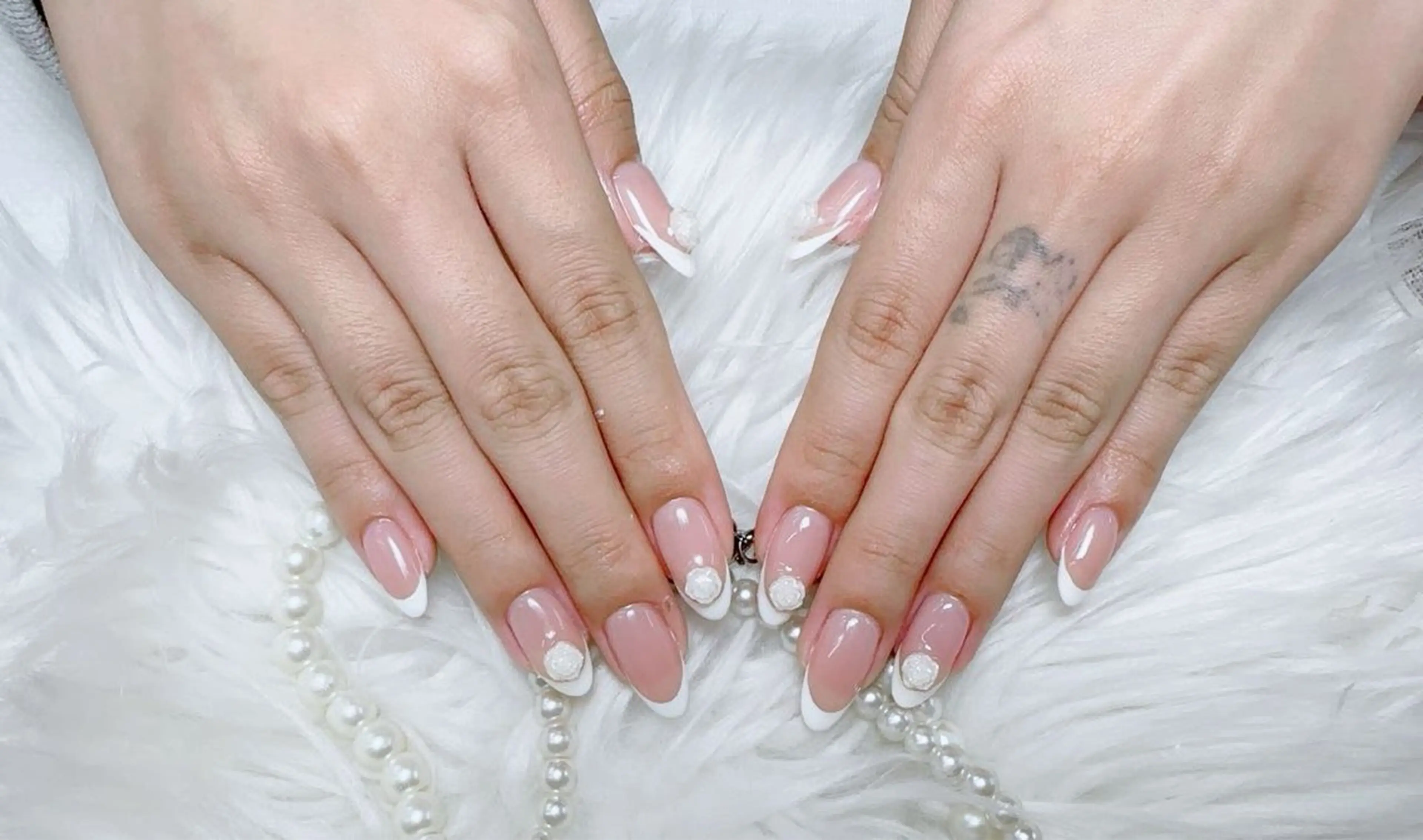 ネイル 長さ出し フレンチネイル ジェルネイル ガラスフレンチ 韓国ネイル ハンドネイル ハンドケア For U nail スカルプ専門店のネイルデザイン