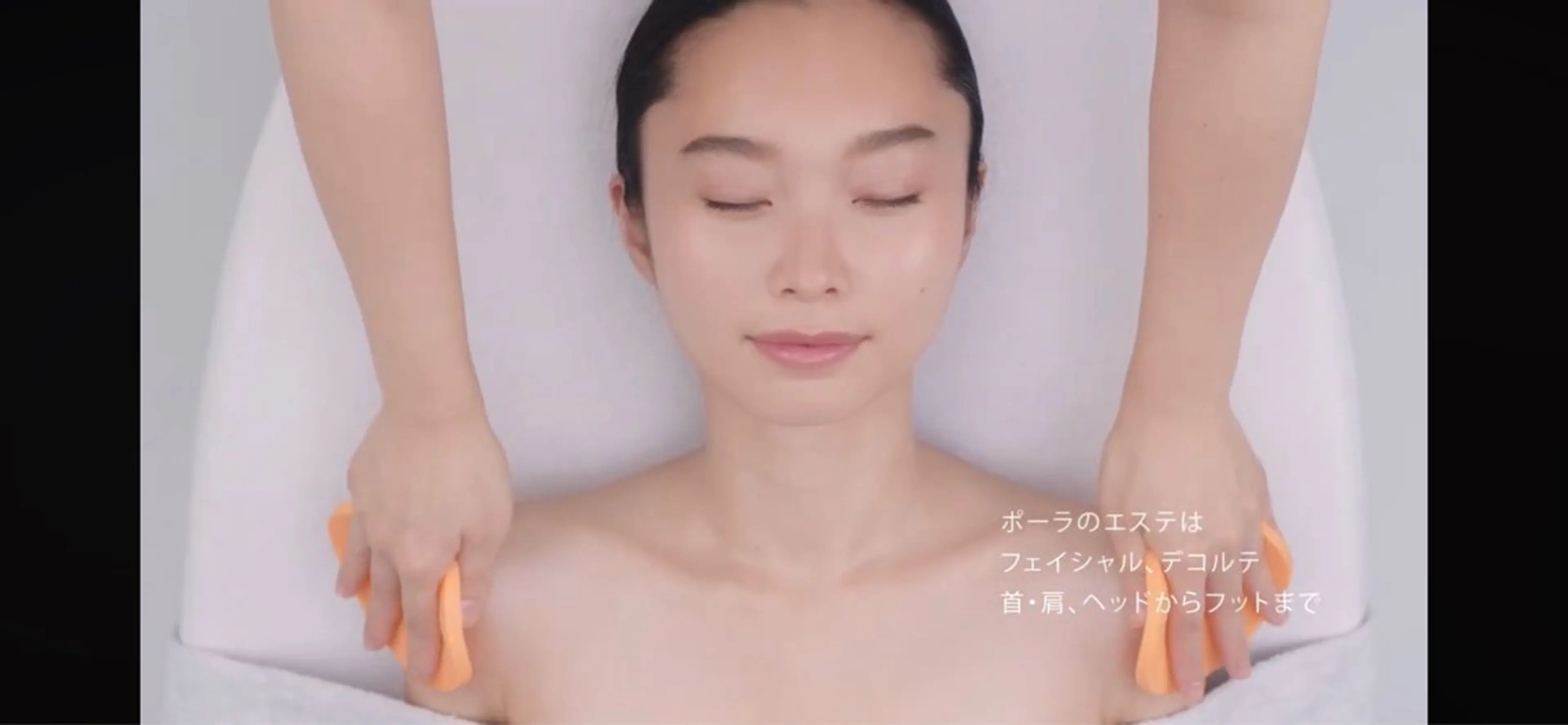 お顔のマッサージとクレンジングと肌分析の写真