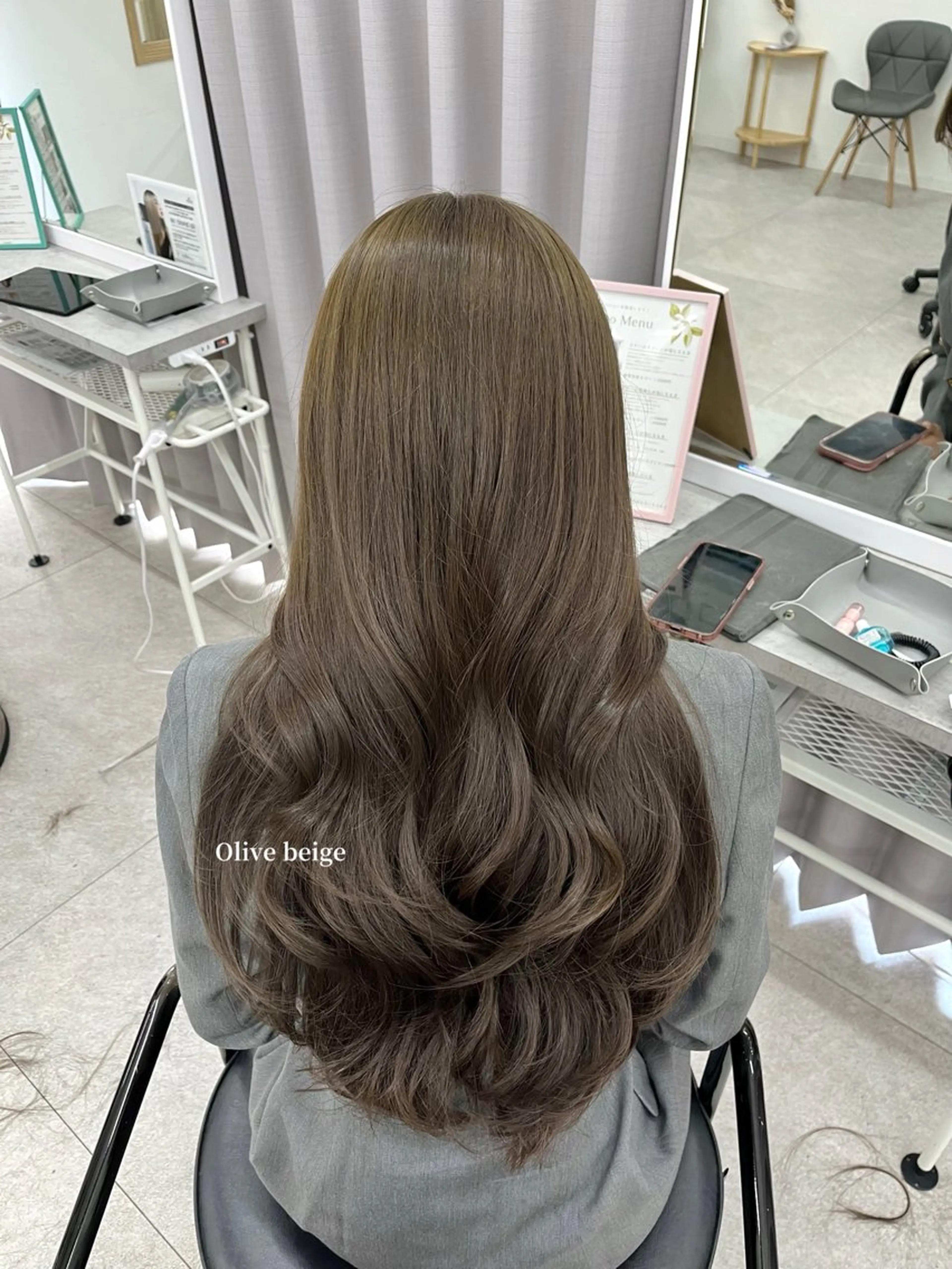 ロング カラー ブリーチ ダブルカラー ブリーチなしカラー 柔らかオリーブ🌿 HIMARI🌻のヘアスタイル