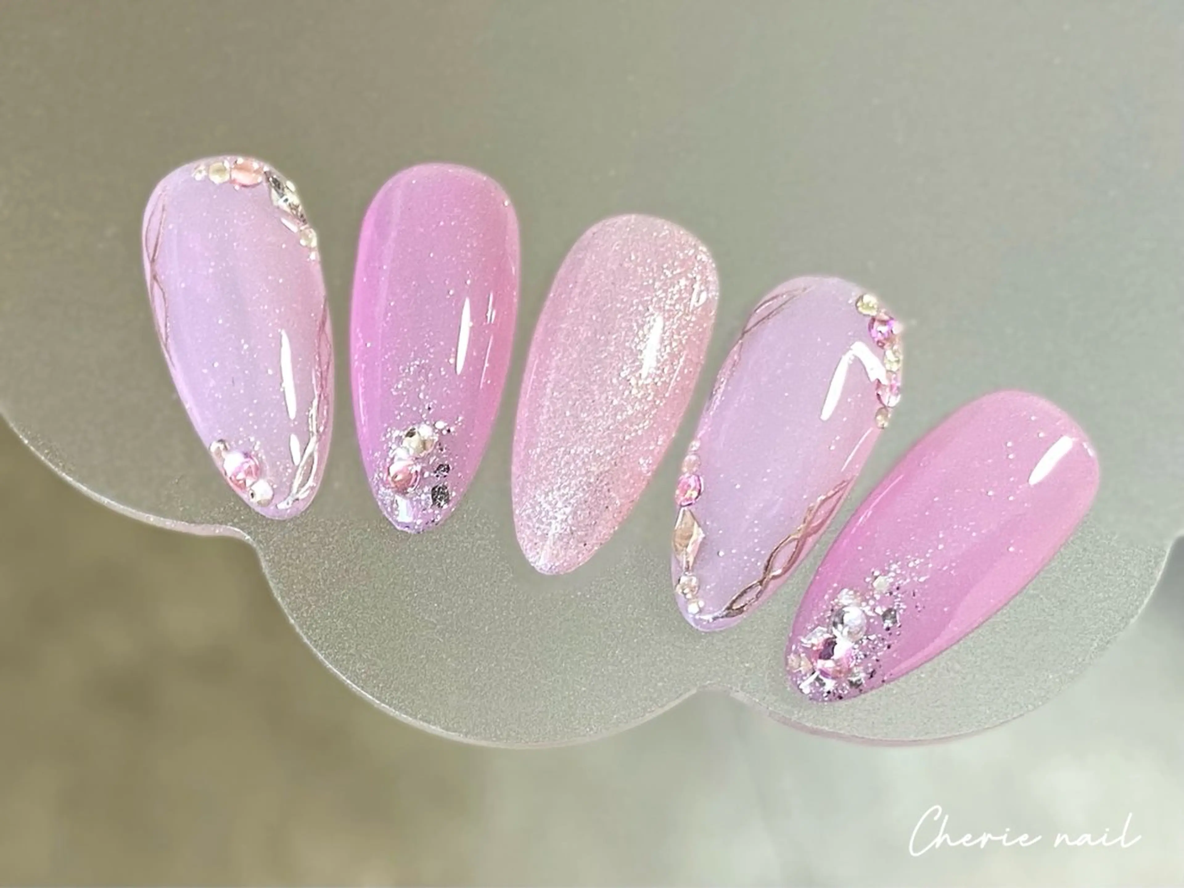 ネイル ジェルネイル ラメ(グリッター) オフィスネイル ピンク シンプルネイル ハンドネイル Cherienail yunaのネイルデザイン