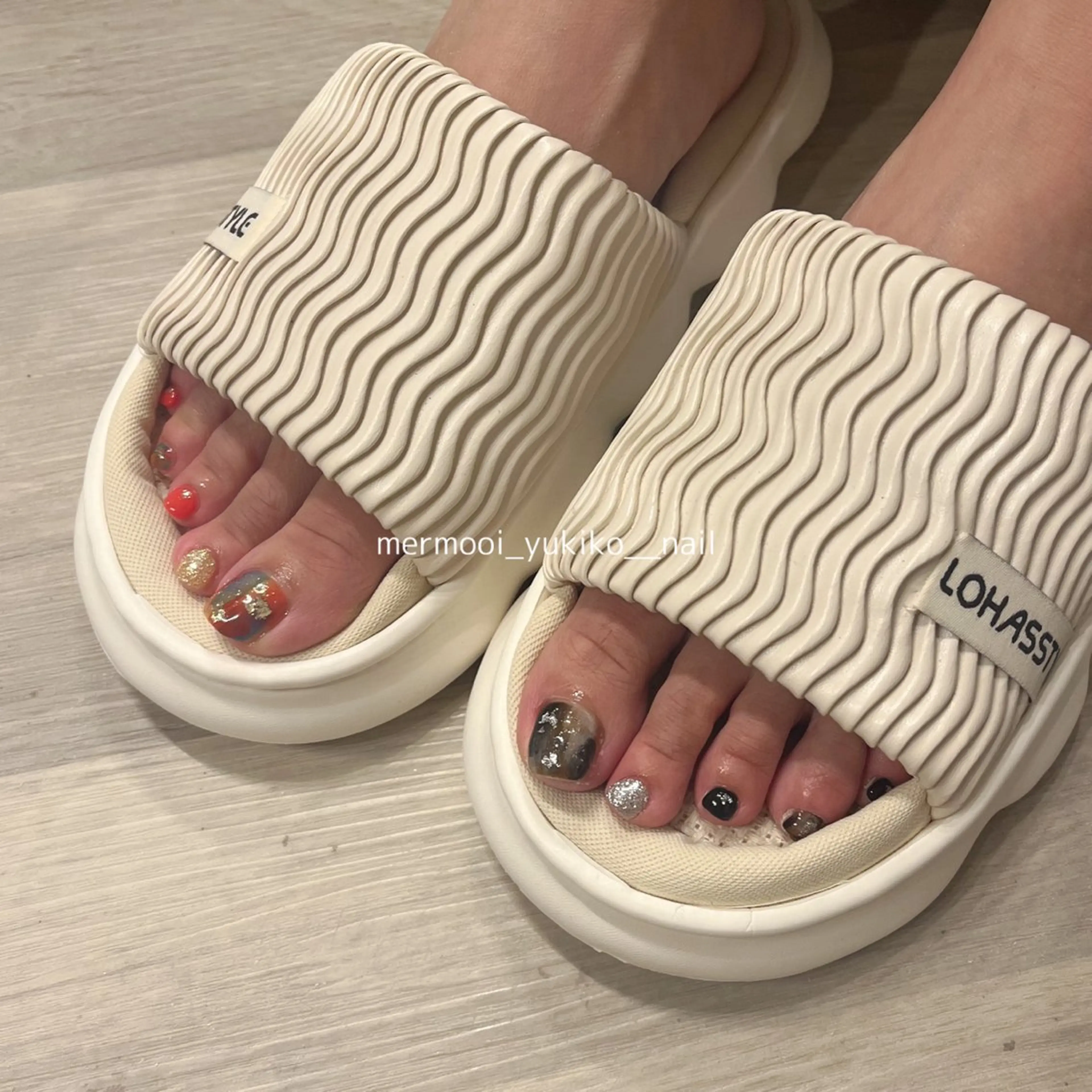 ネイル フットネイル ラメ(グリッター) ニュアンスネイル mermooi所属・melumooi nailのネイルデザイン