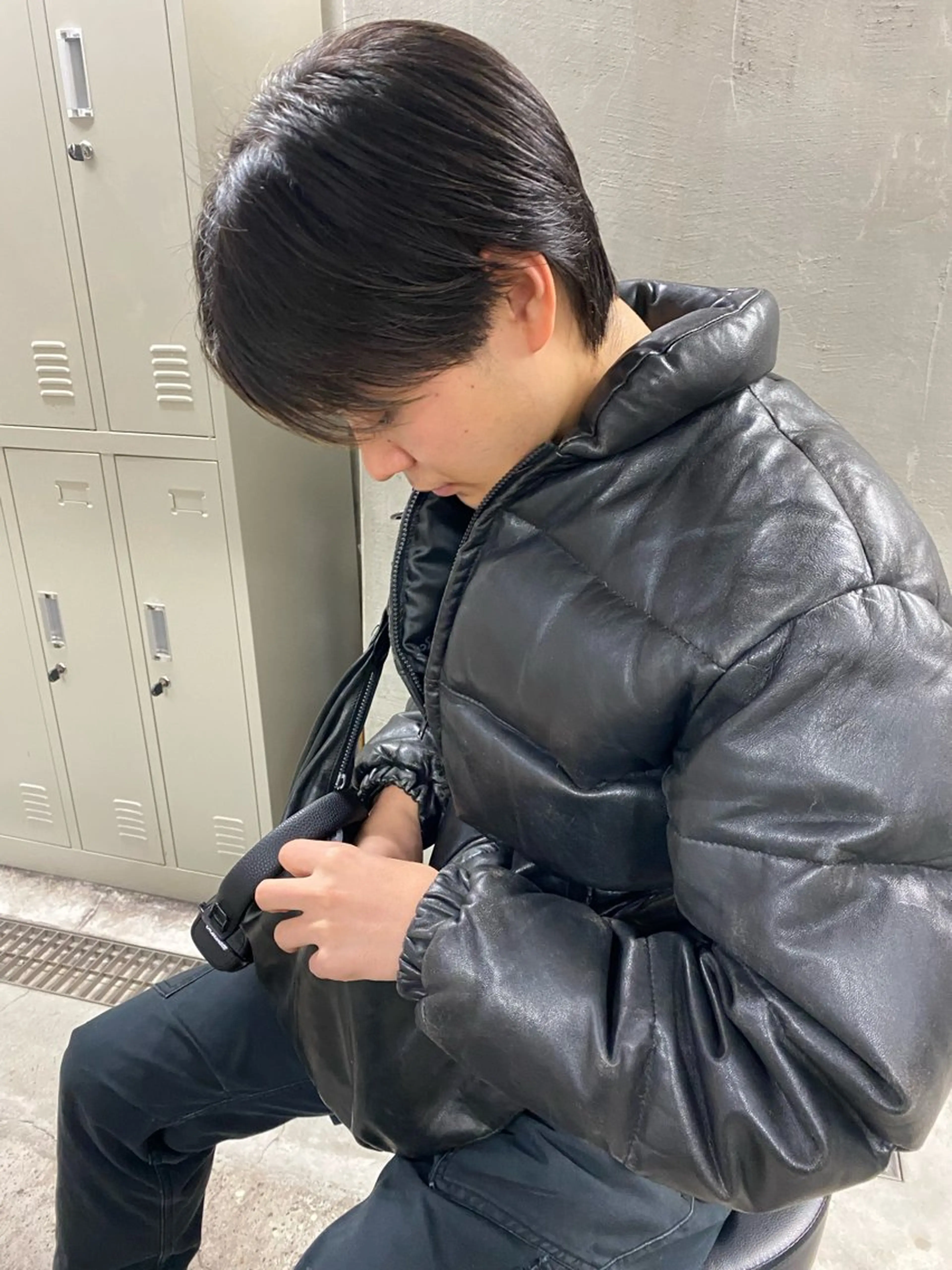 ショート メンズ センターパート 刈り上げ パーマ、髪質改善 カズマのヘアスタイル