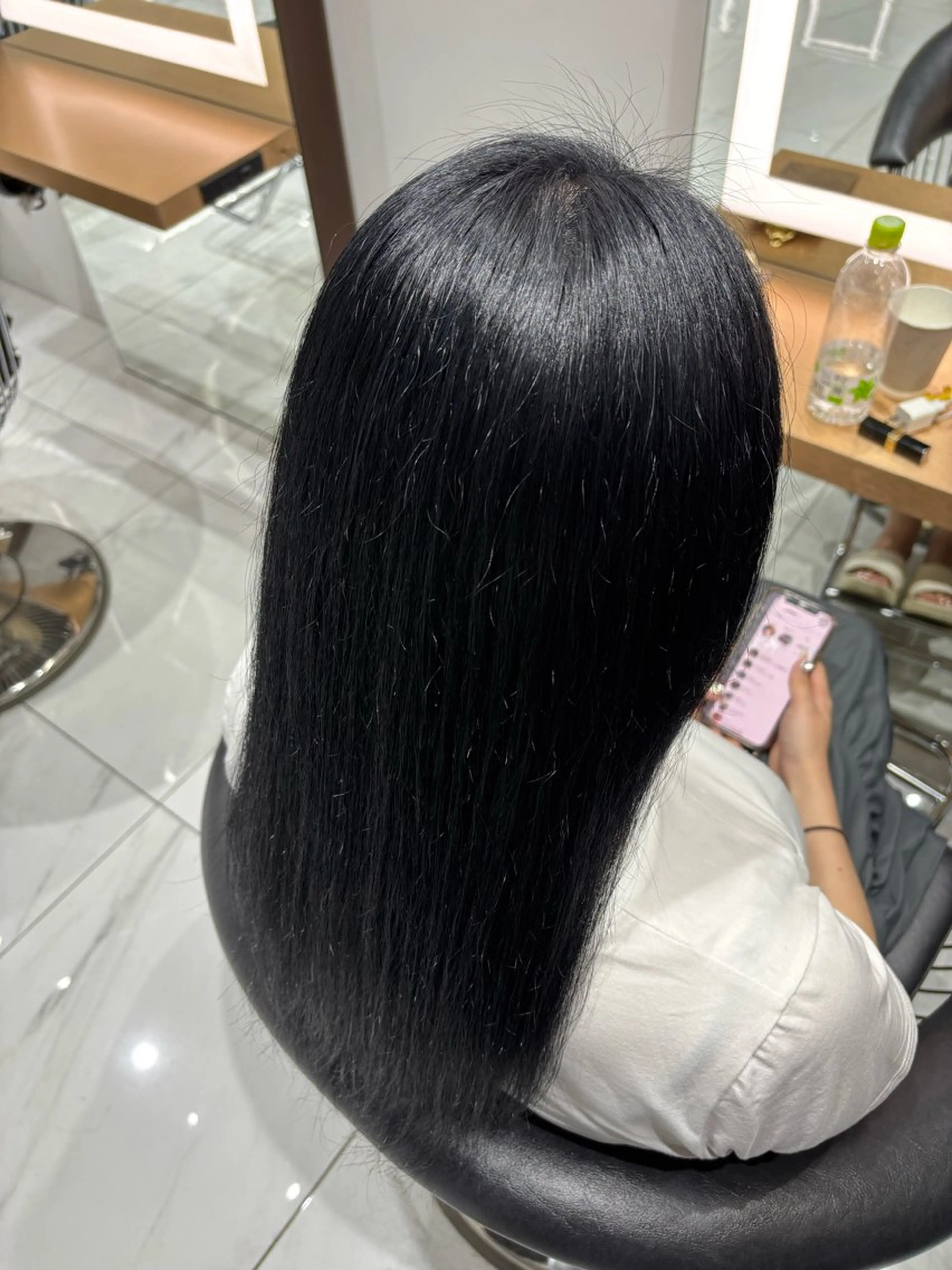 ロング カラー 黒髪 ブルーカラー ブルーブラック 透明感カラー ねね🦖 /ブリーチカラーのヘアスタイル