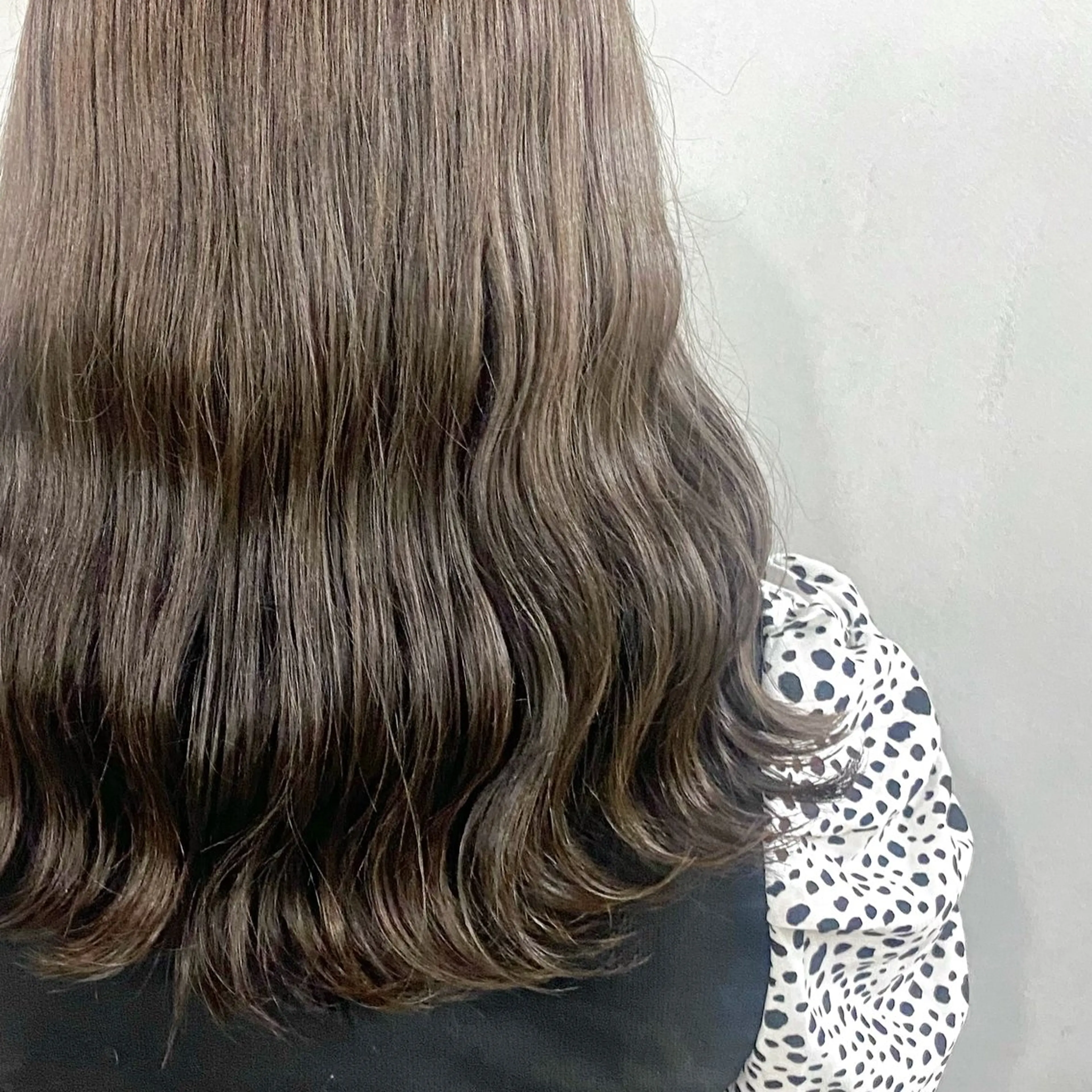 セミロング カラー ヘアアレンジ アッシュ アッシュブラウン ブラウンカラー カット ヘアカラー #tag 佐藤璃美のヘアスタイル