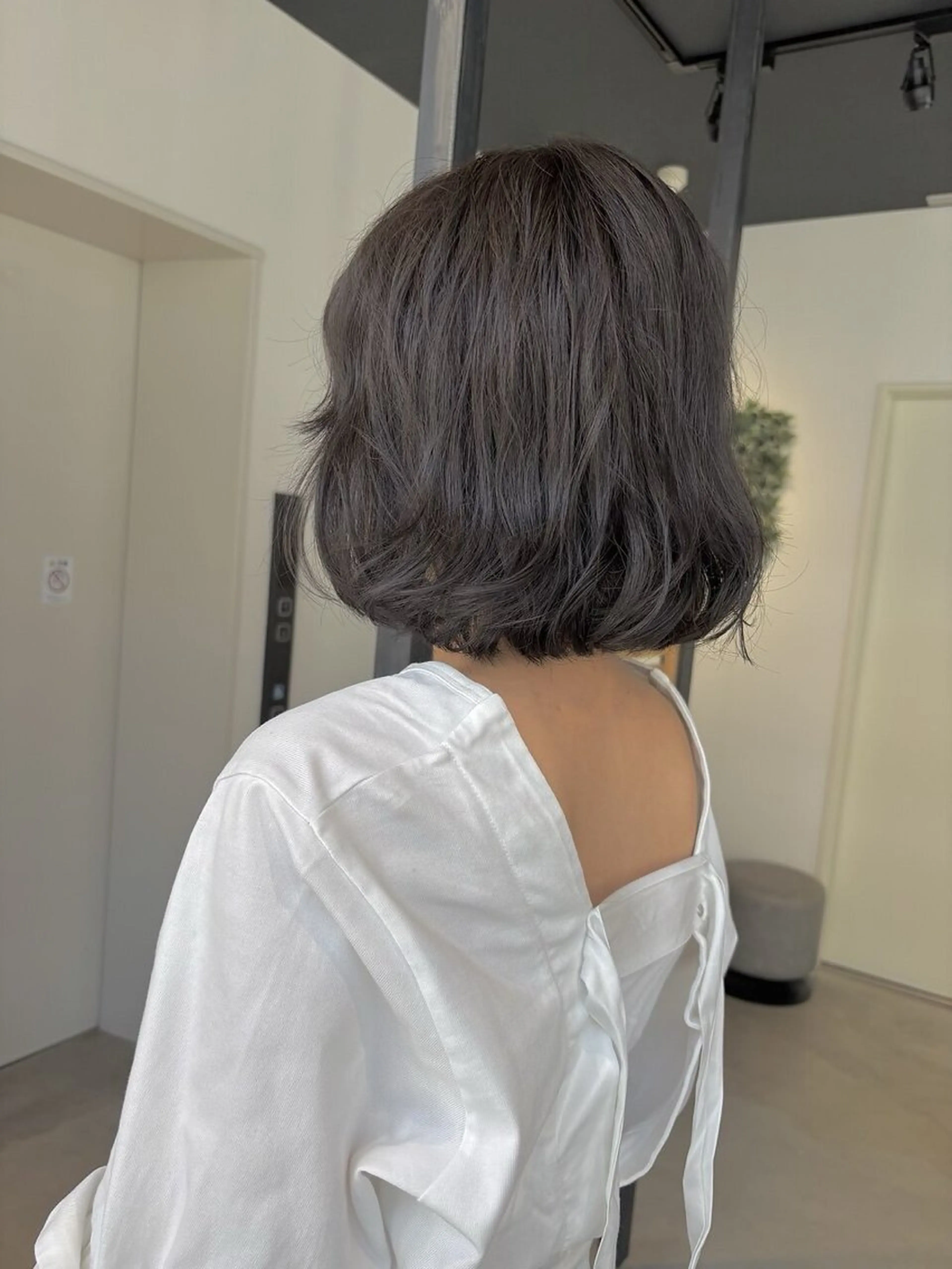 ミディアム カラー ダブルカラー ハイトーンカラー ボブ 顔周りカット 髪質改善 カット ヘアカラー RISE SWELL 江坂momoneのヘアスタイル