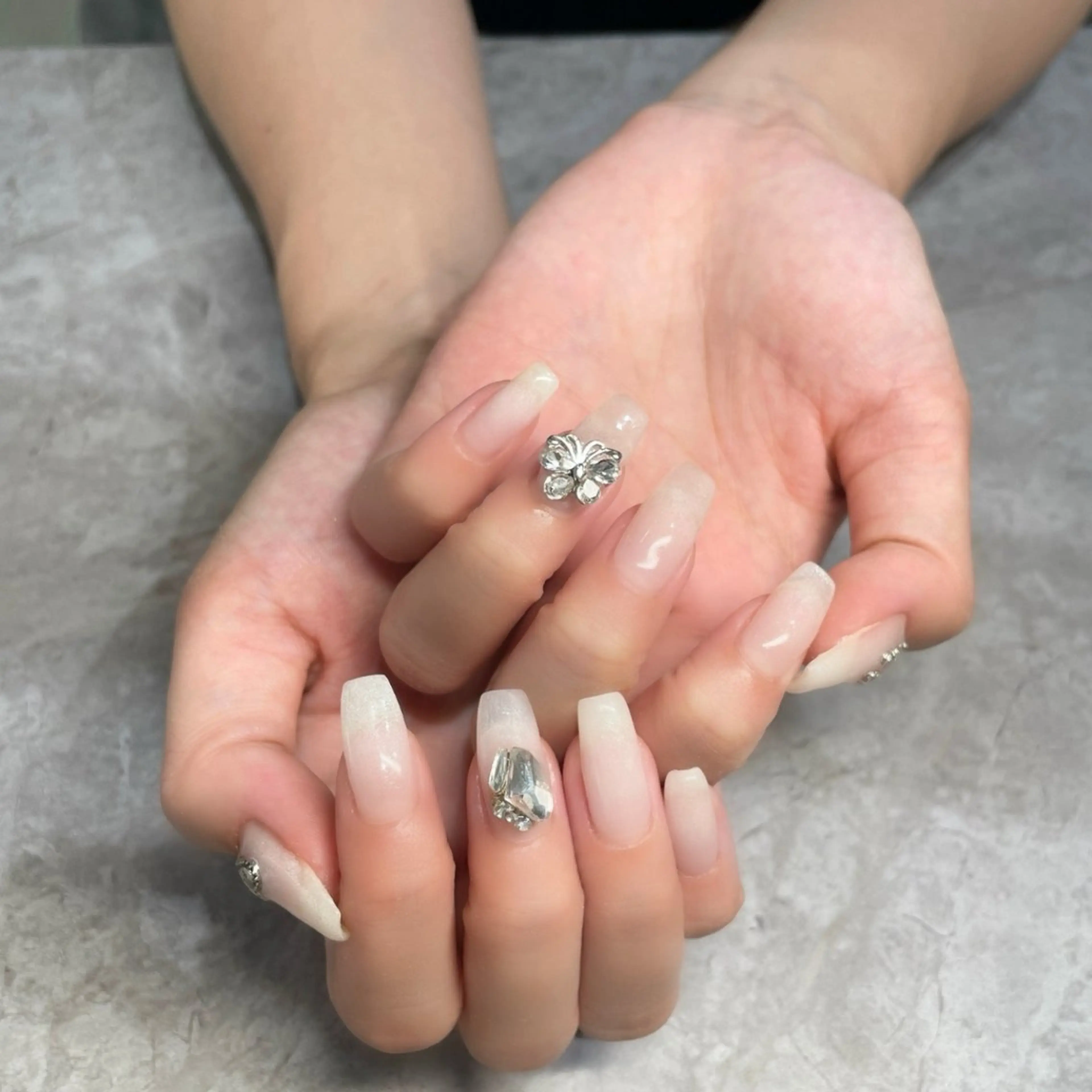 ネイル アートネイル ストーンネイル Nail Salon Lindaのネイルデザイン