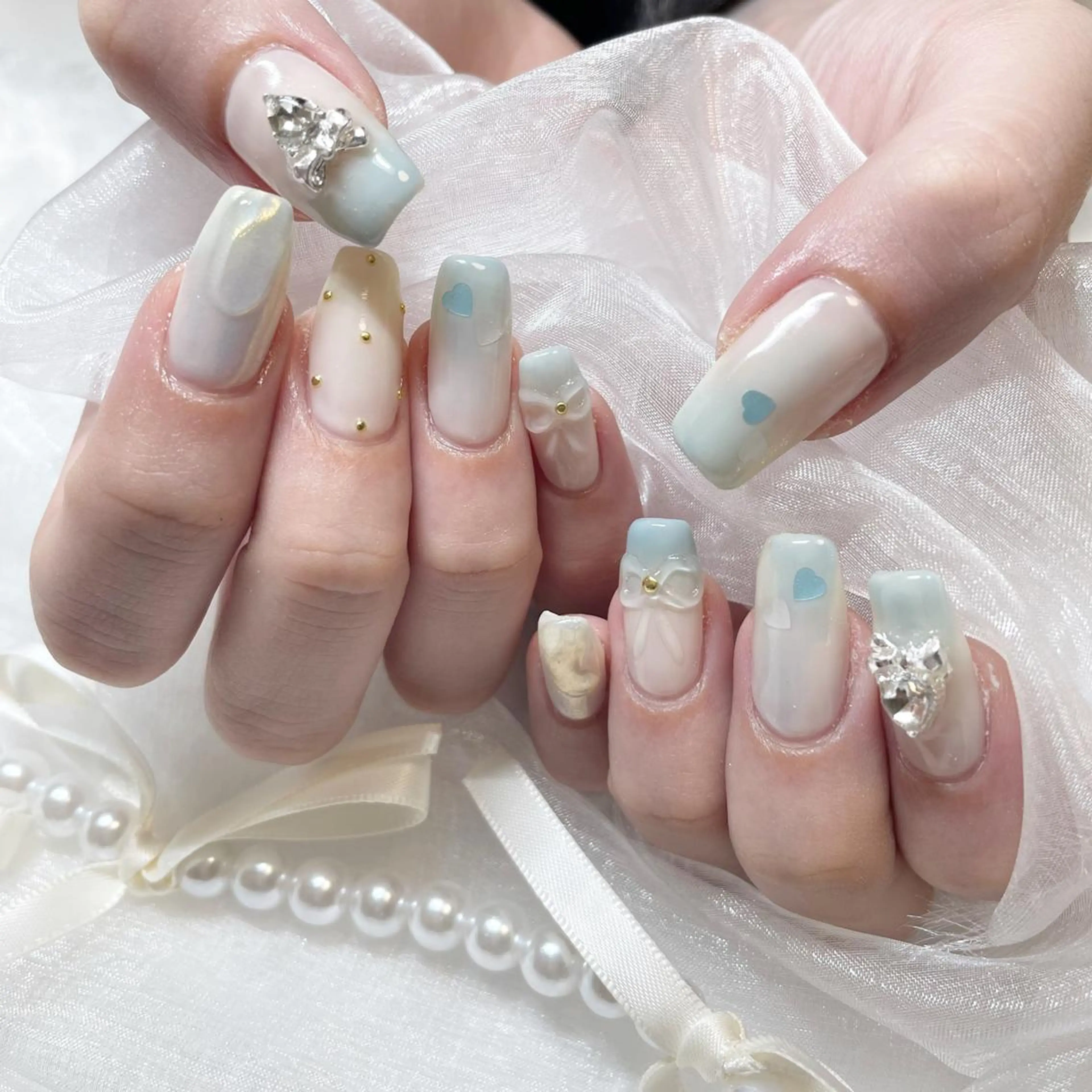 ネイル ジェルネイル キラキラネイル 韓国ネイル 持ち込み ワンカラーネイル ハンドネイル fiore nail 🦋のネイルデザイン