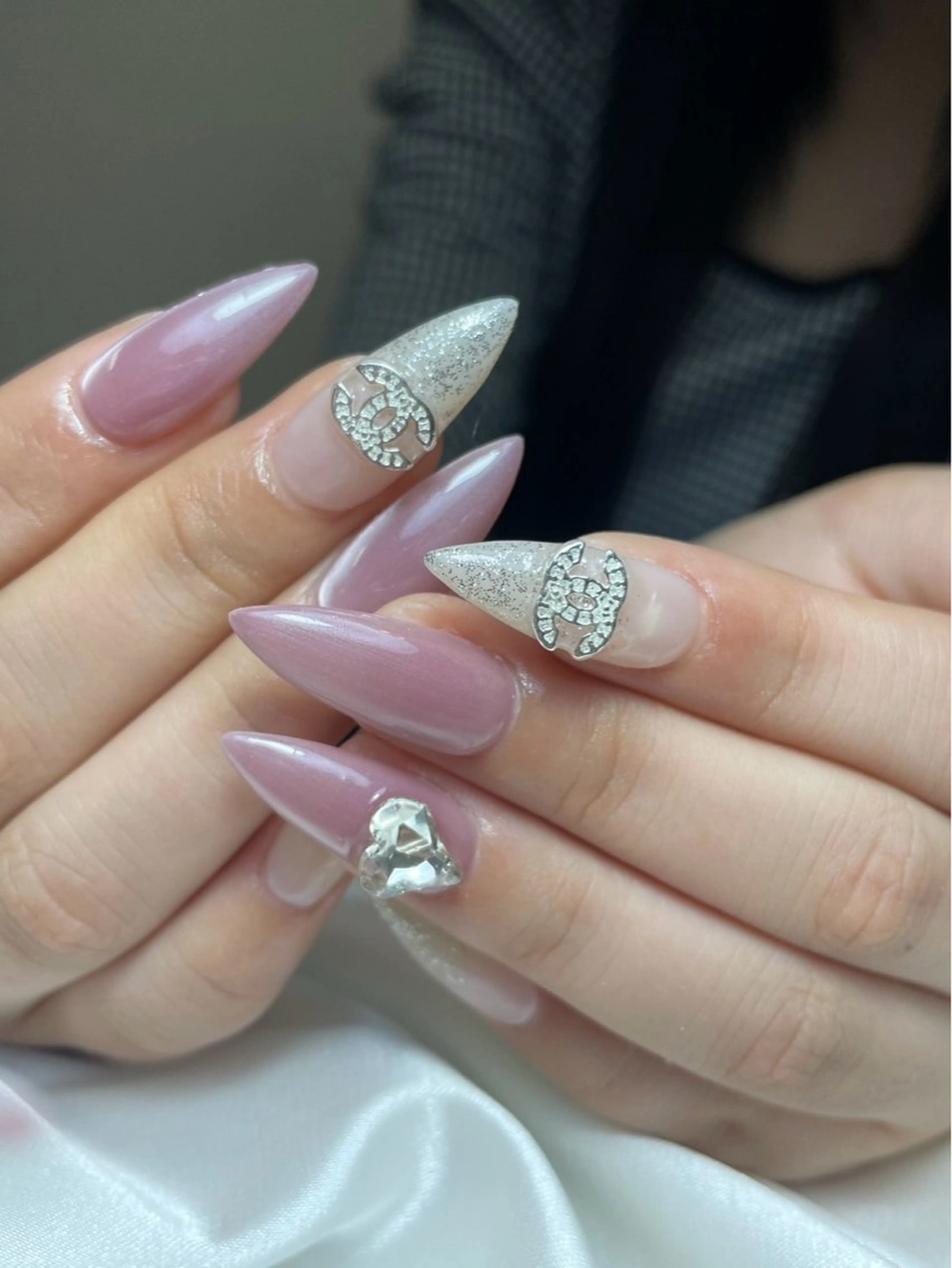 ネイル チークネイル 長さ出し フットネイル ジェルネイル 卒業式 𝓐𝓷𝓻𝓲 XiinhNailのネイルデザイン