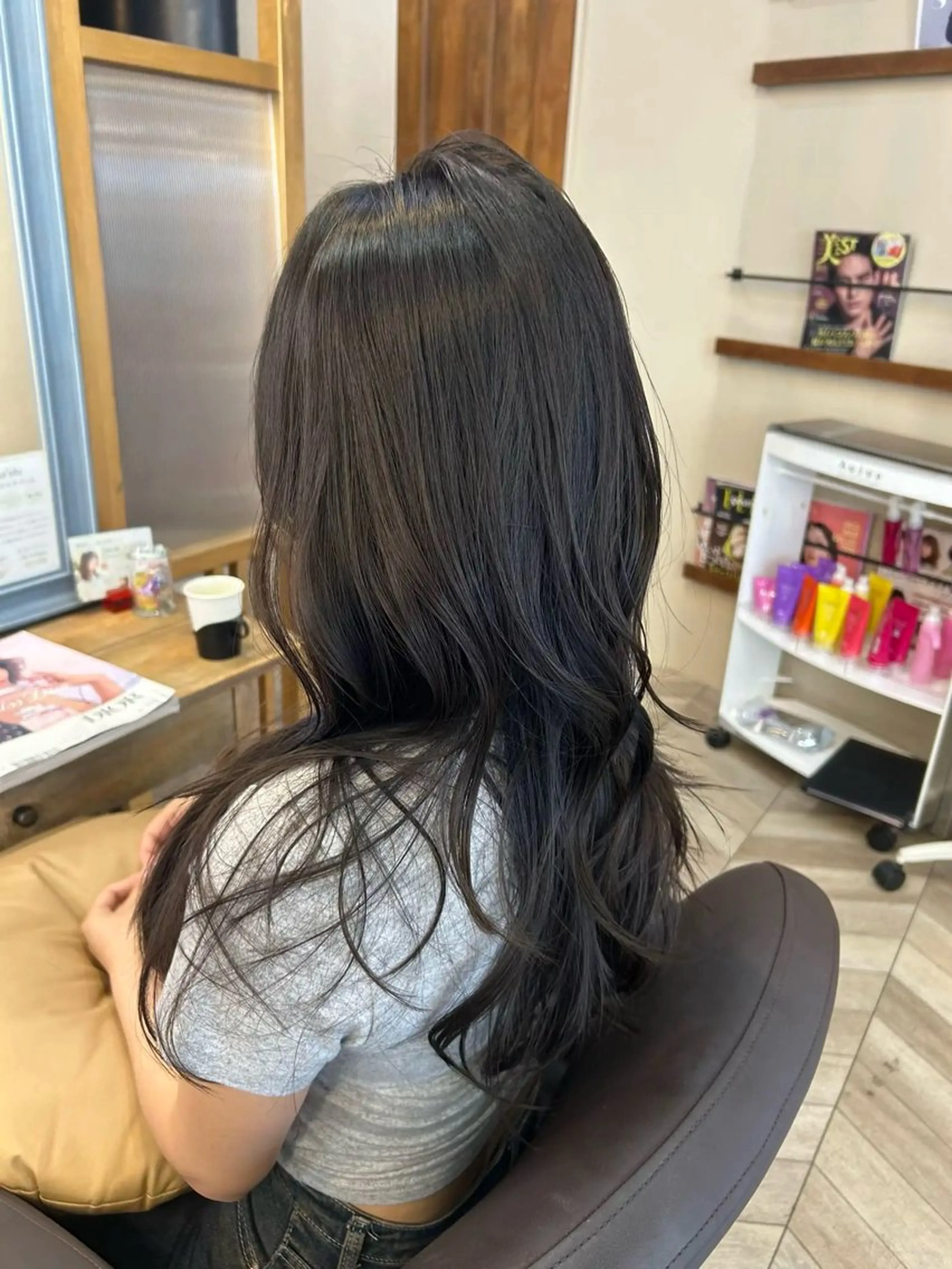 セミロング カラー レイヤーカット カット ヘアカラー トリートメント AYANO ／レイヤー／オリーブのヘアスタイル