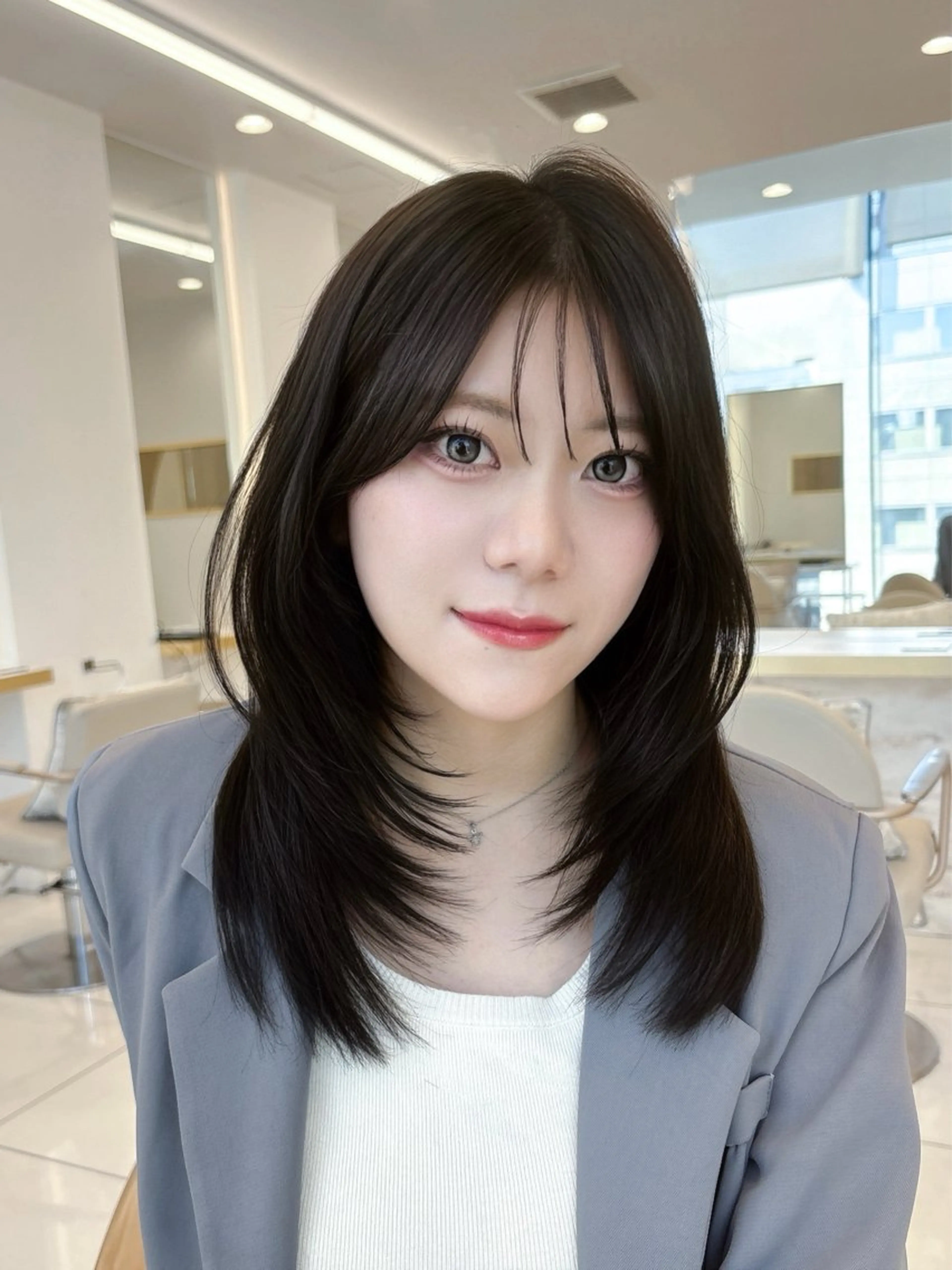 ミディアム 栄/レイヤー/ 津野 こころのヘアスタイル