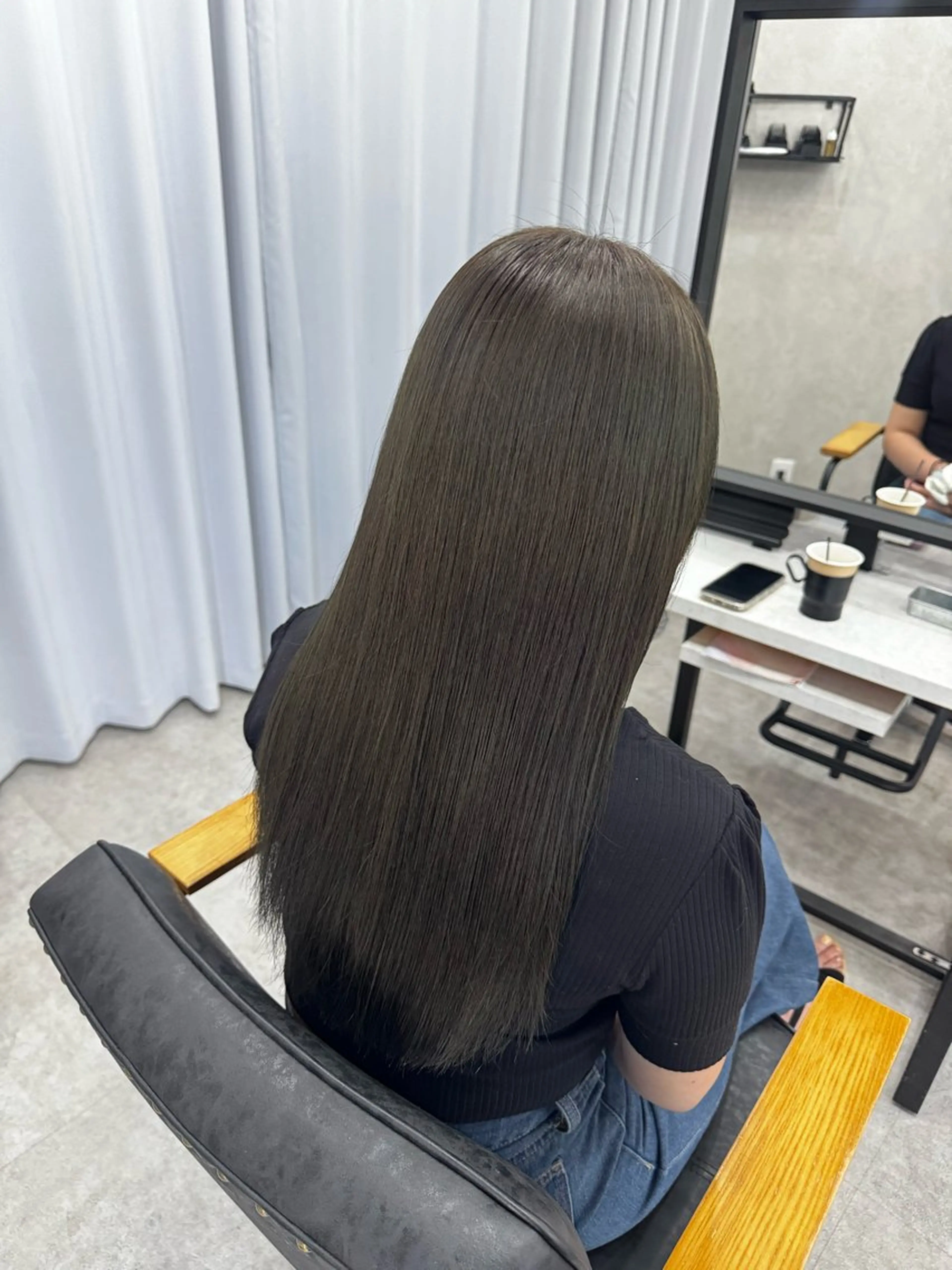 ロング カラー アッシュ アッシュブラウン ベージュカラー 黒髪 ブリーチ カット ヘアカラー トリートメント 赤み無し柔らかカラー 【梅田】madokaのヘアスタイル