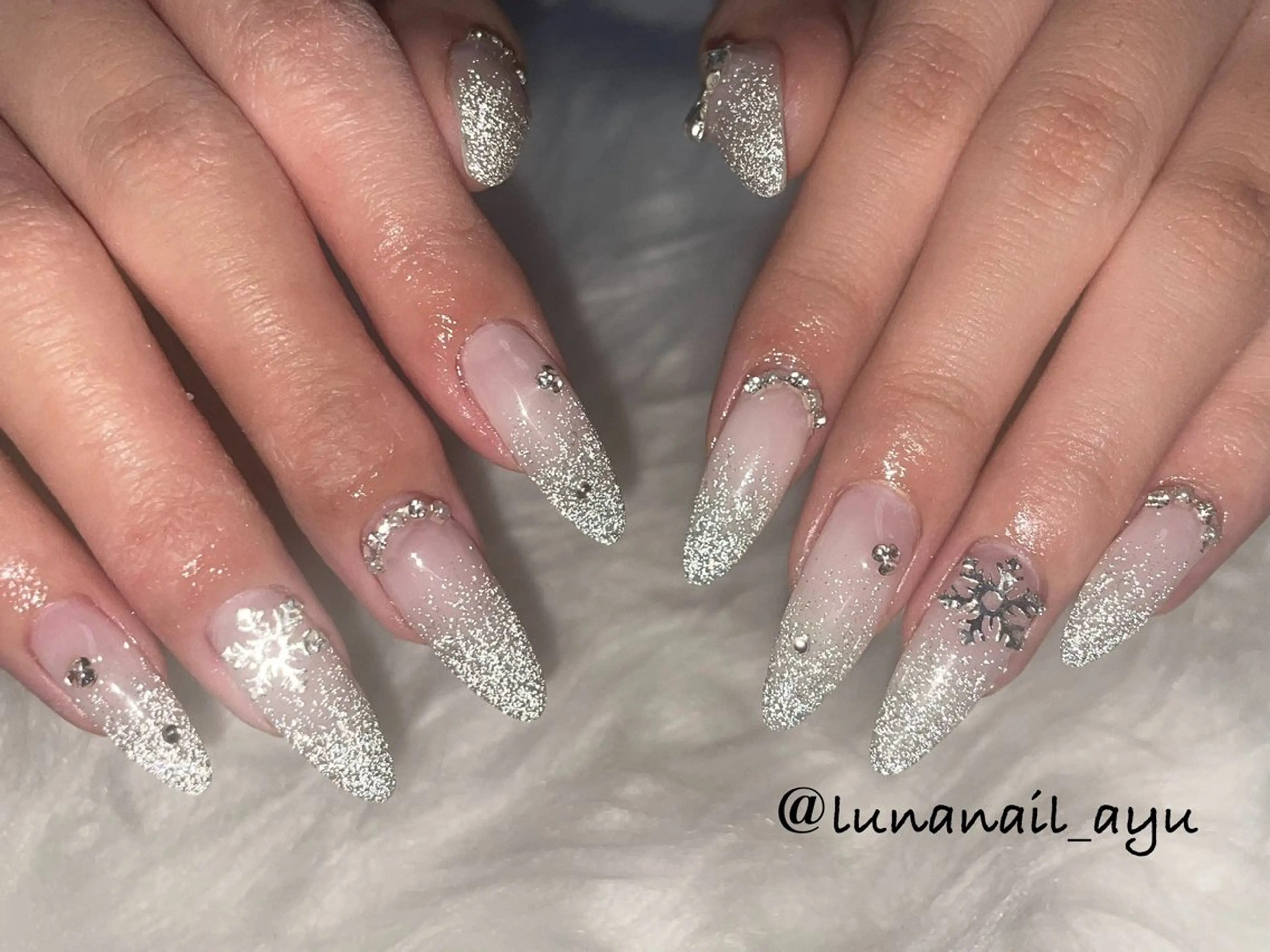 ネイル フラッシュネイル グラデーション ワンホンネイル 冬ネイル ハンドネイル LUNA NAIL ayuのネイルデザイン