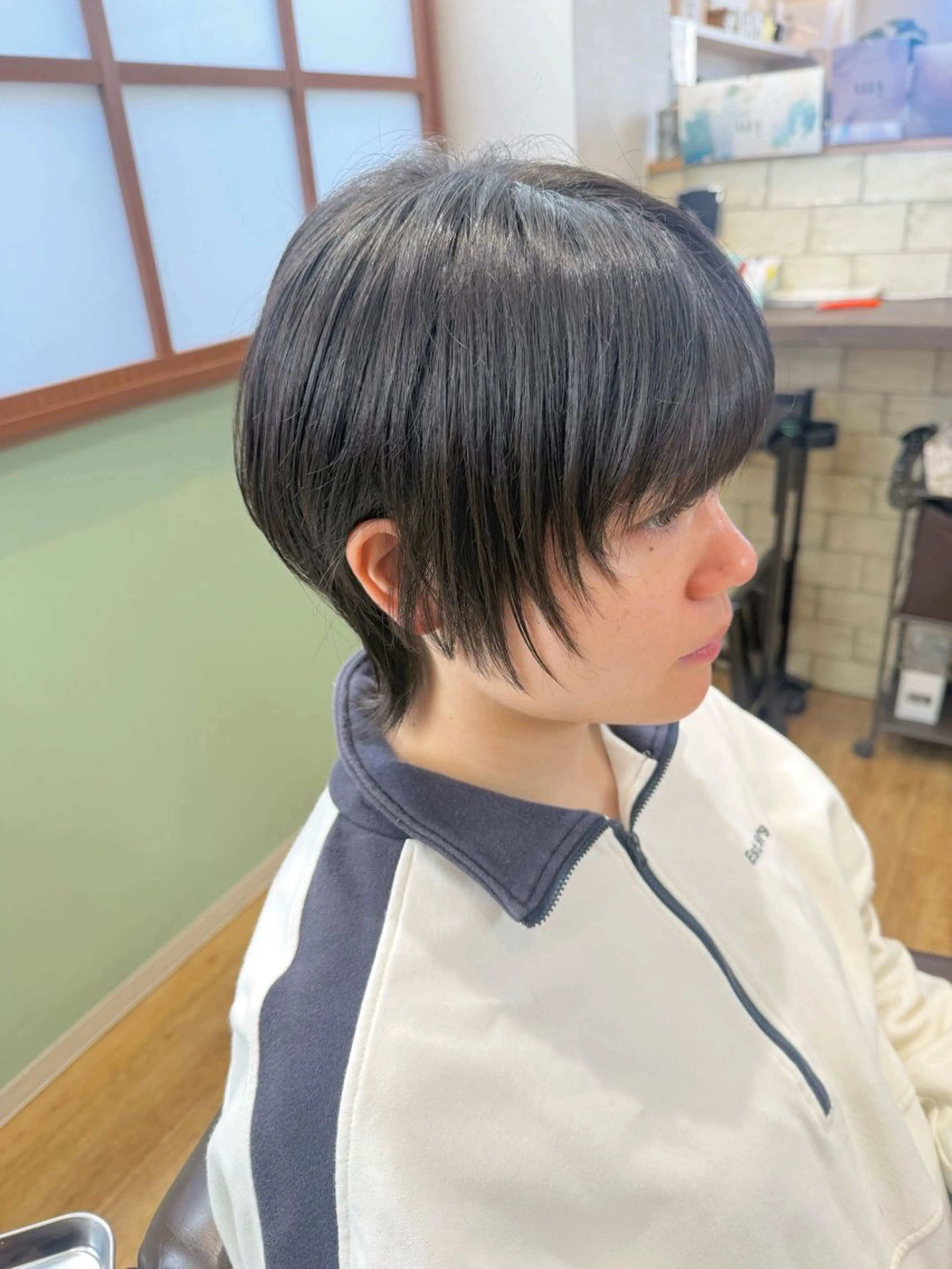 ショート 顔まわりレイヤー 顔周りカット レイヤーカット ショートヘア ウルフカット 片倉 由湖のヘアスタイル