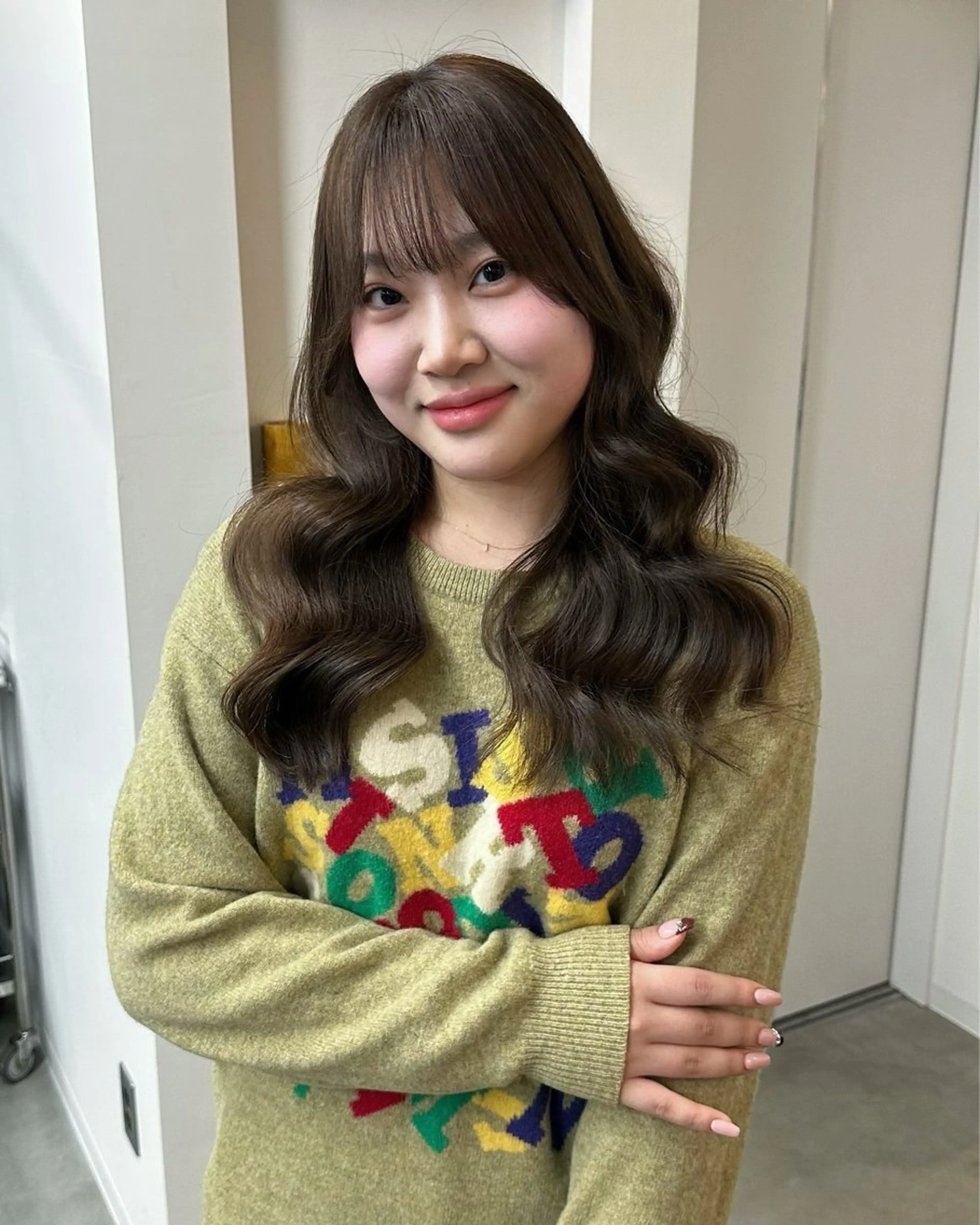 セミロング タマシロカリン 艶カラー/レイヤーのヘアスタイル