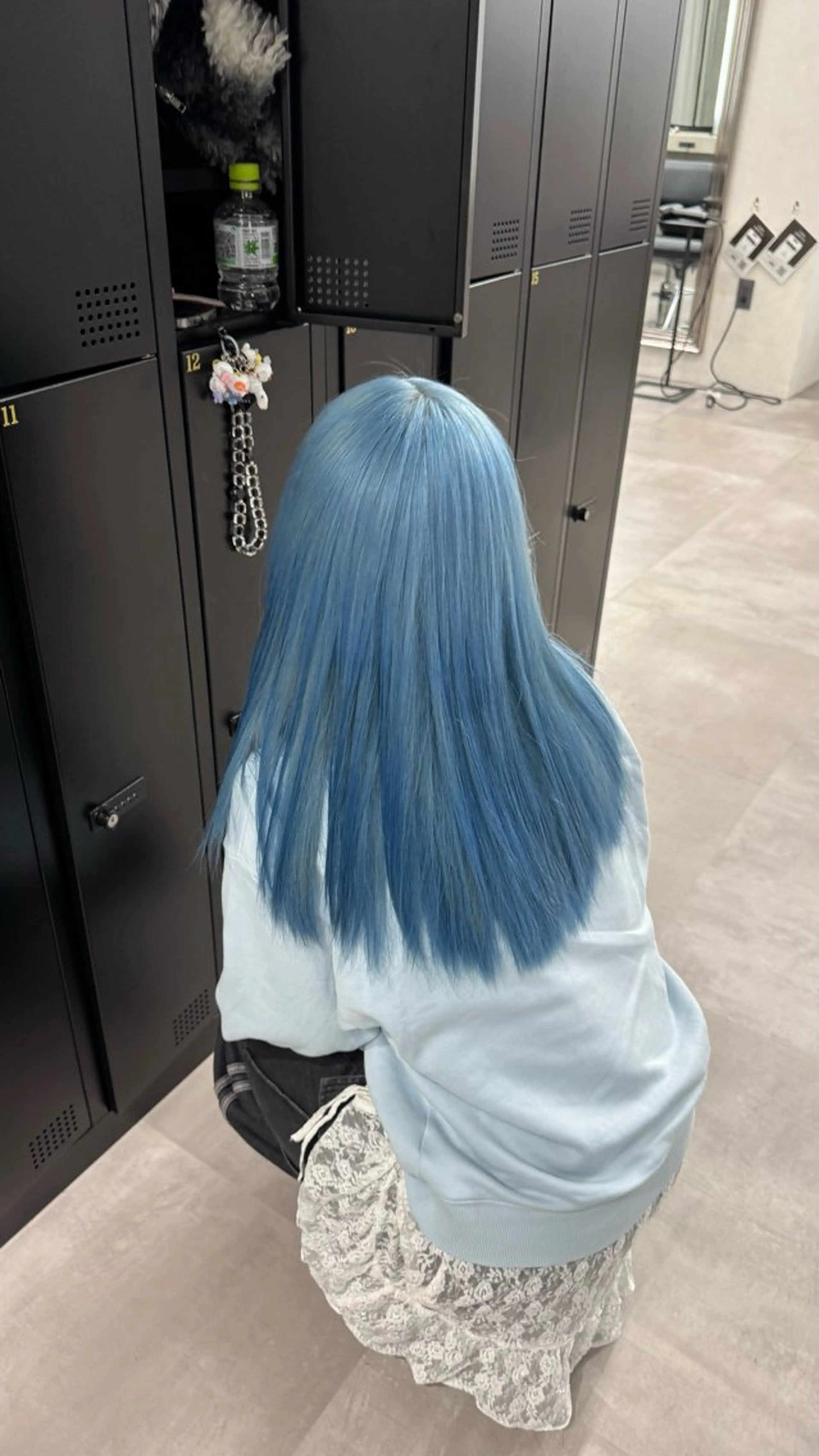 セミロング カラー ブリーチ ブルーカラー shio ハイトーン 💗【福岡天神】のヘアスタイル