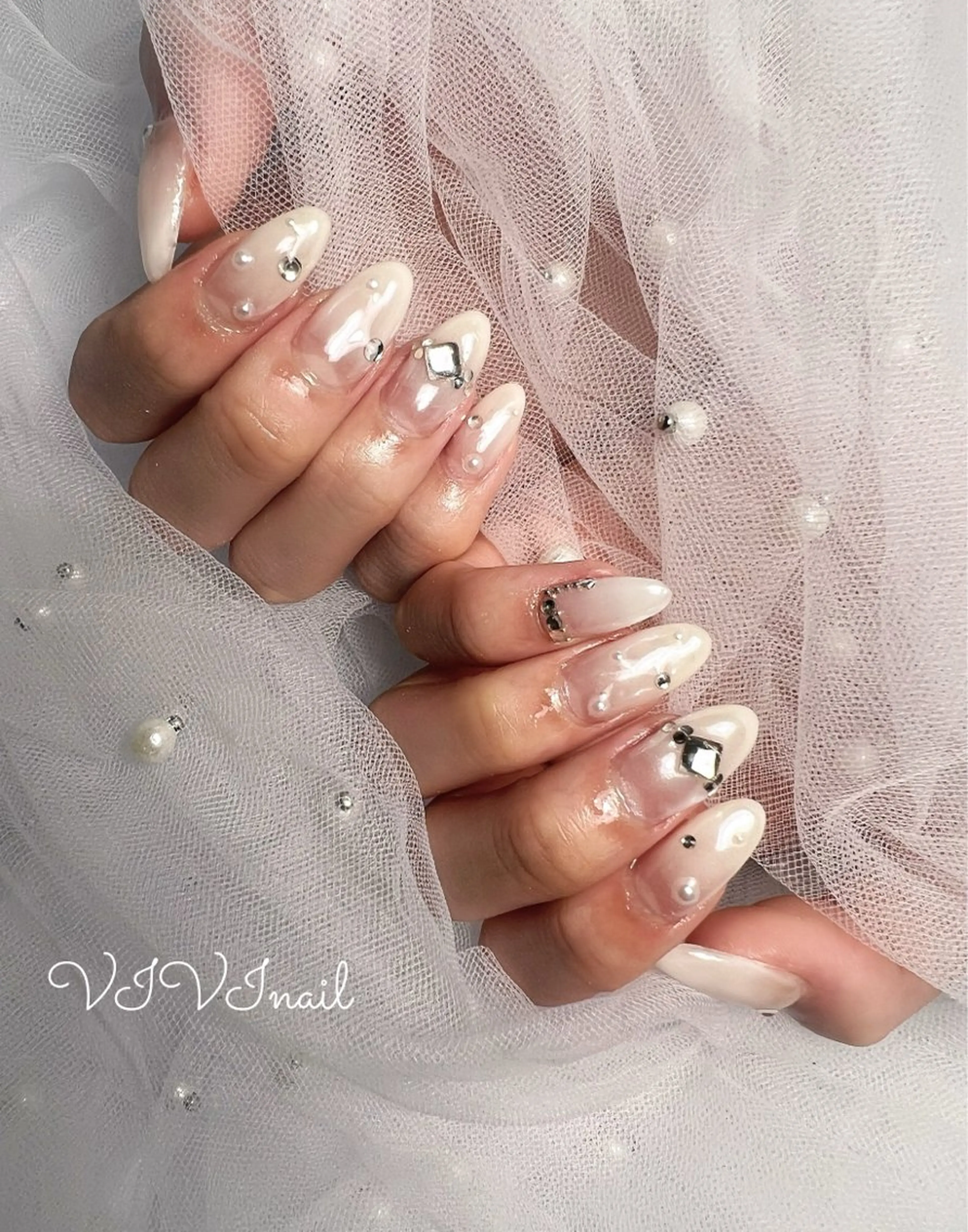 ネイル ホワイト ハンドネイル vivi nailのネイルデザイン
