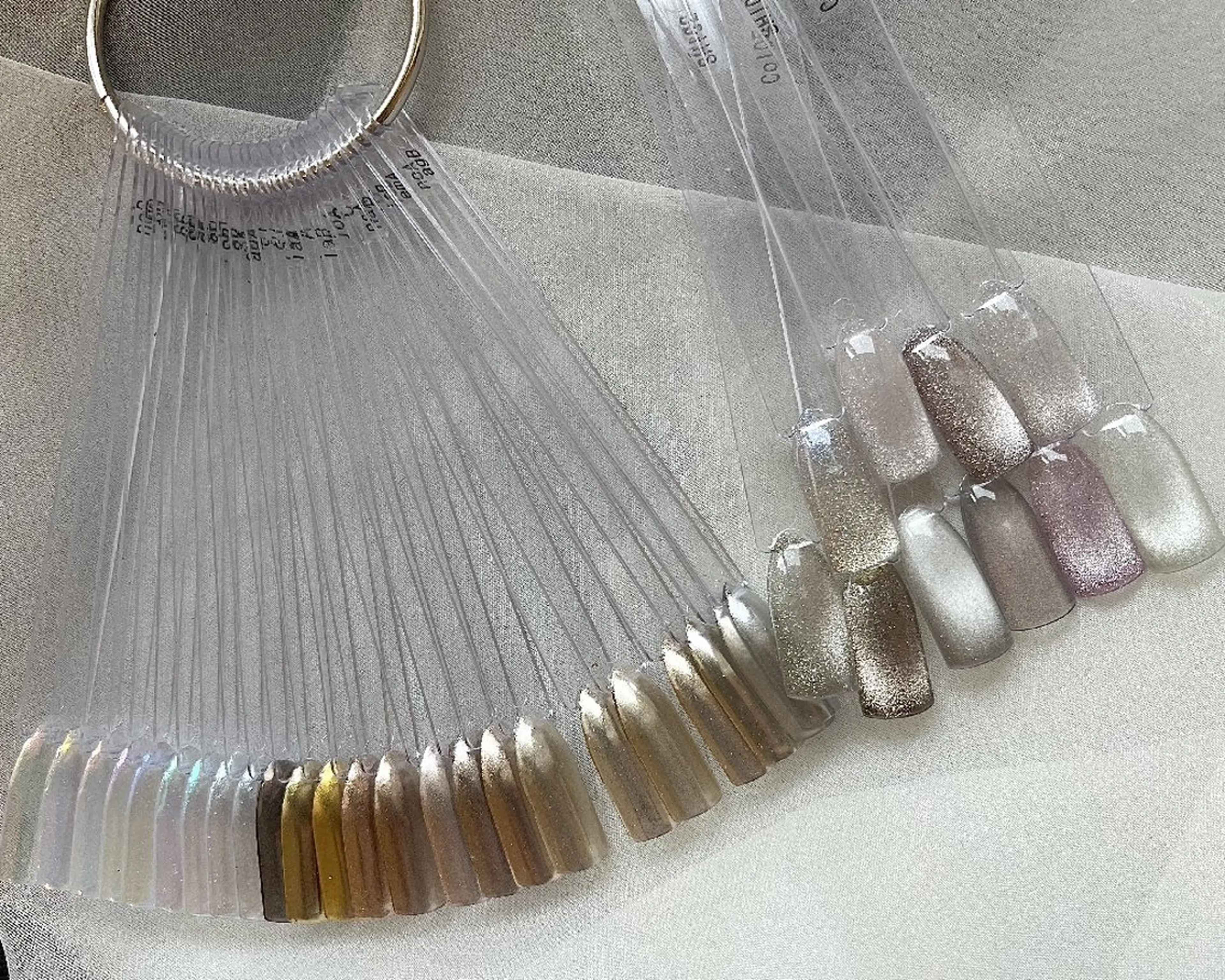 ネイル マグネットネイル マグネットワンカラー ミラーネイル ワンカラーネイル ハンドネイル Meruna .ﾒﾙｰﾅ.のネイルデザイン