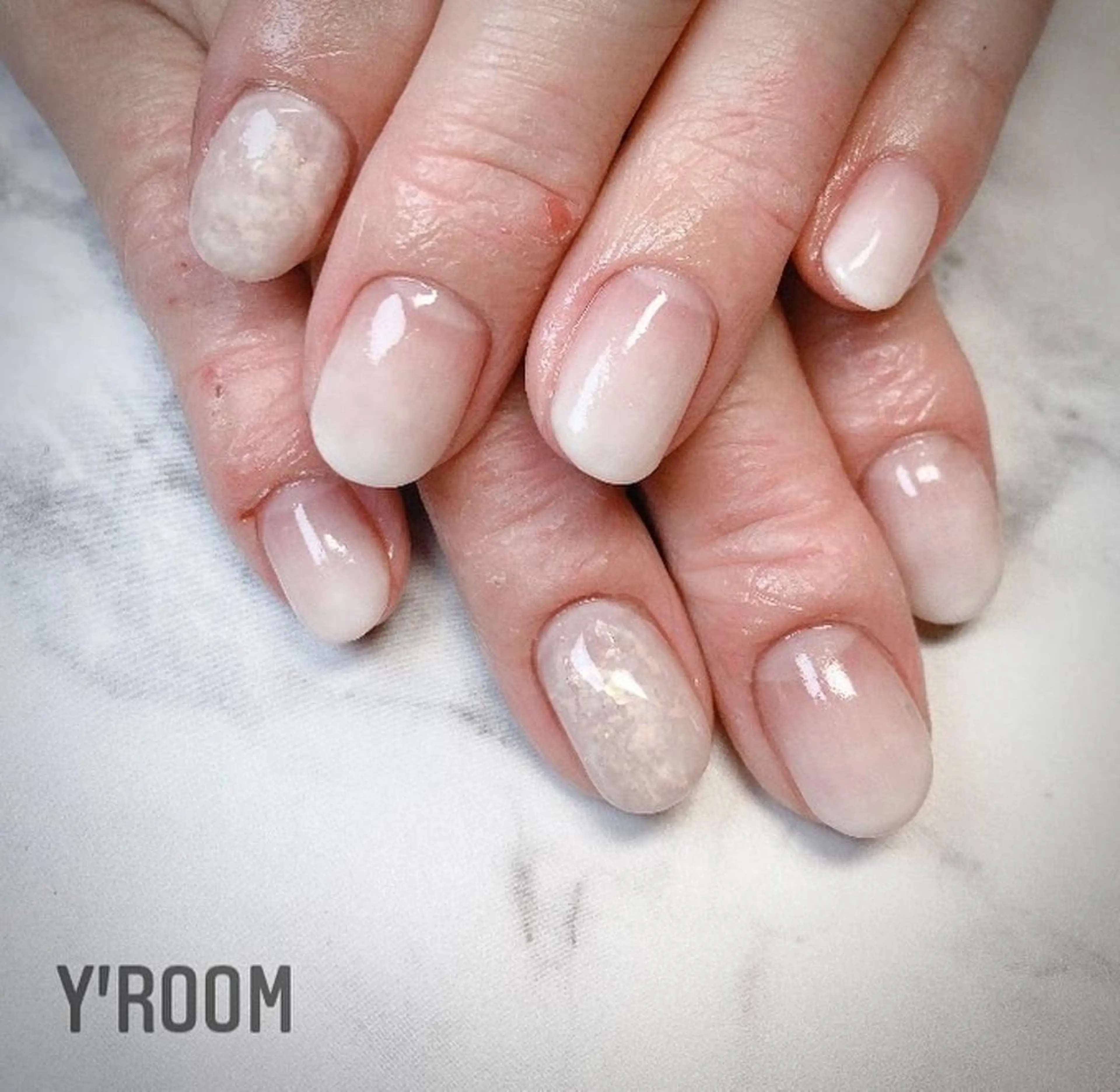 ネイル オーロラネイル フラッシュネイル フットネイル ジェルネイル 氷ネイル・うるうるネイル ハンドネイル YUKA （ネイリスト）のネイルデザイン