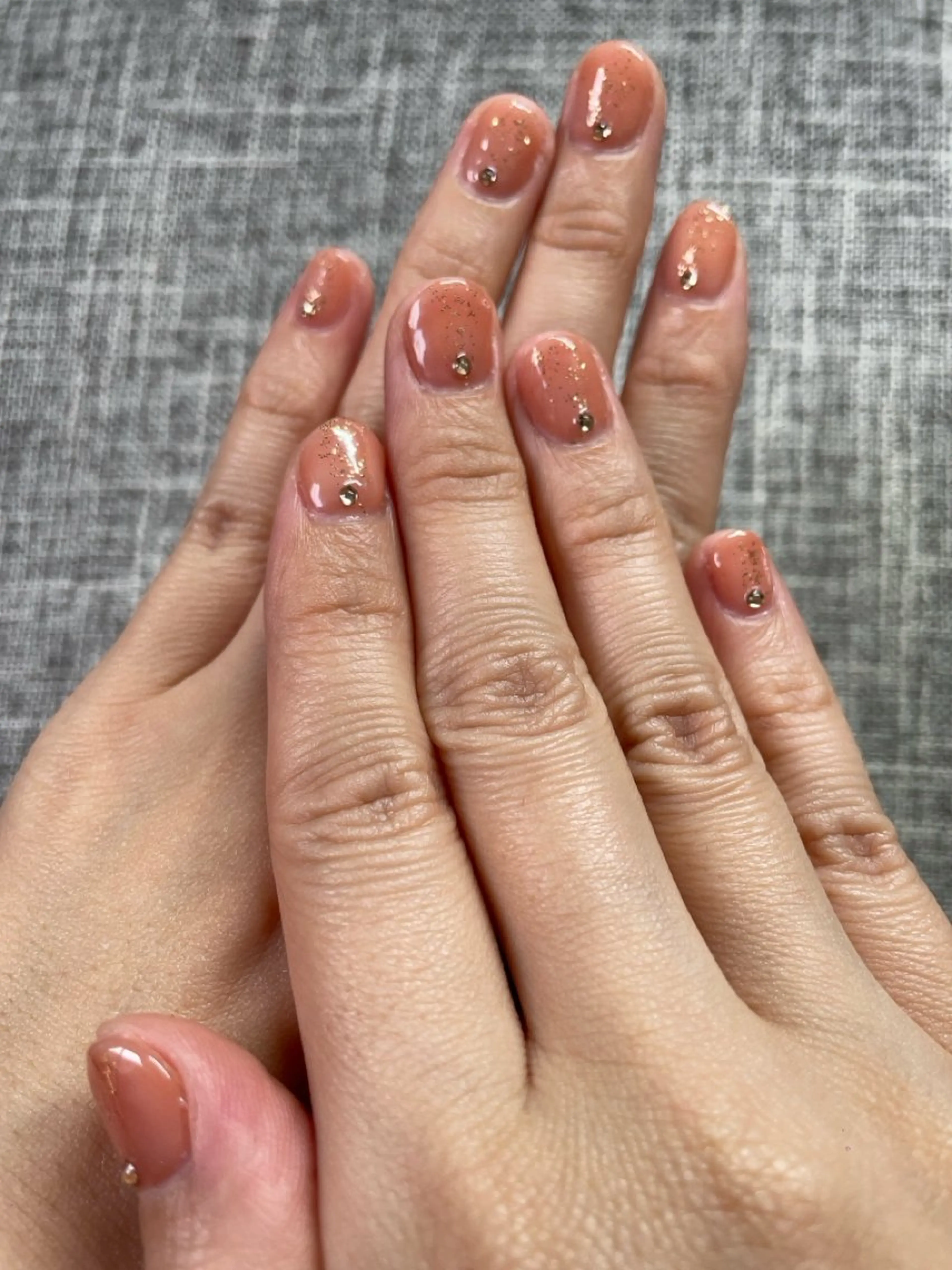 ネイル ゴールド ラメ(グリッター) ワンカラーネイル ストーンネイル リンパ&ネイル💅 🌱リクラベルアのエステ・リラクイメージ