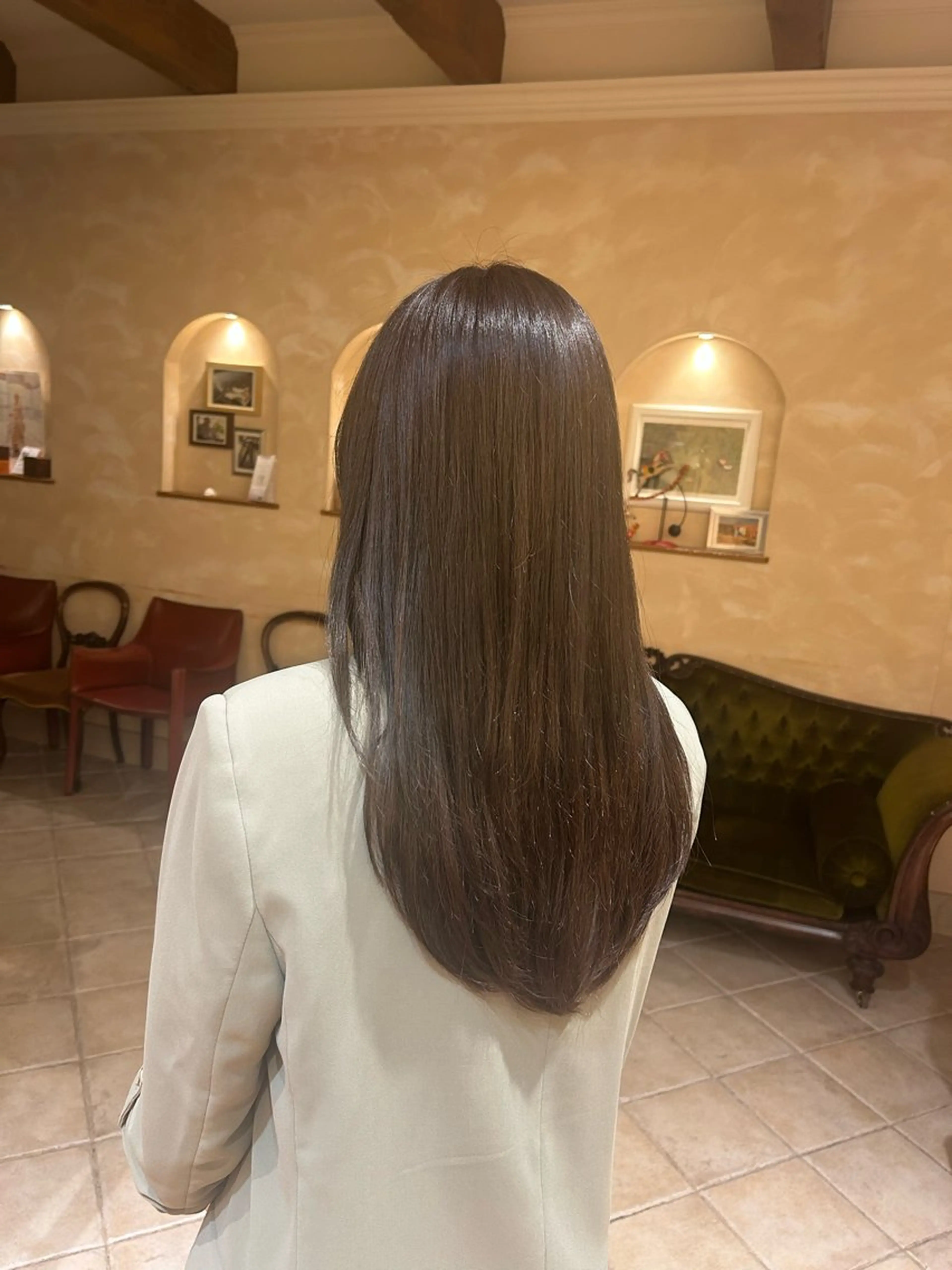 カラー アッシュ 透明感カラー 根本 琴子のヘアスタイル