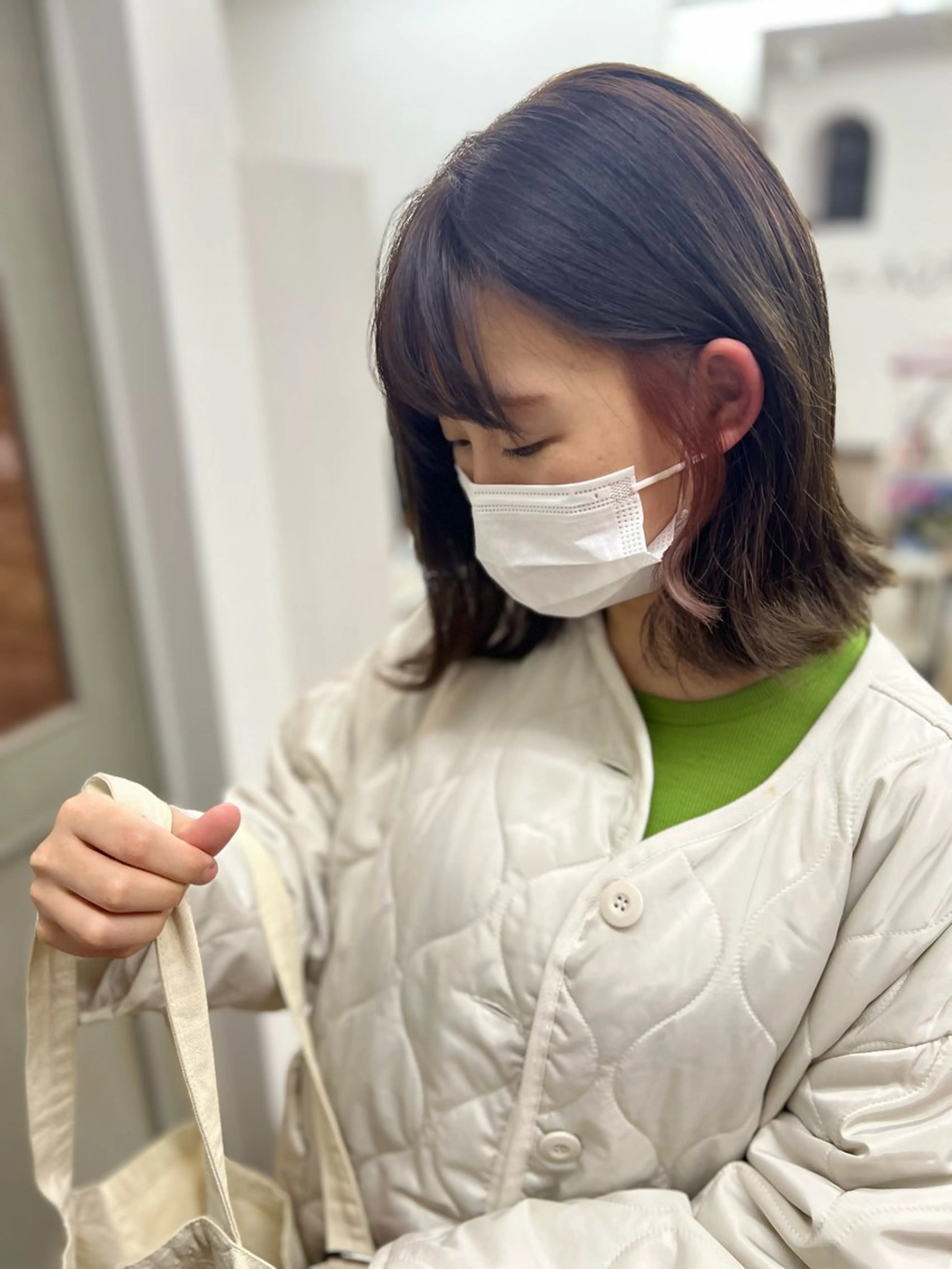 ミディアム 藤野 莉奈のヘアスタイル