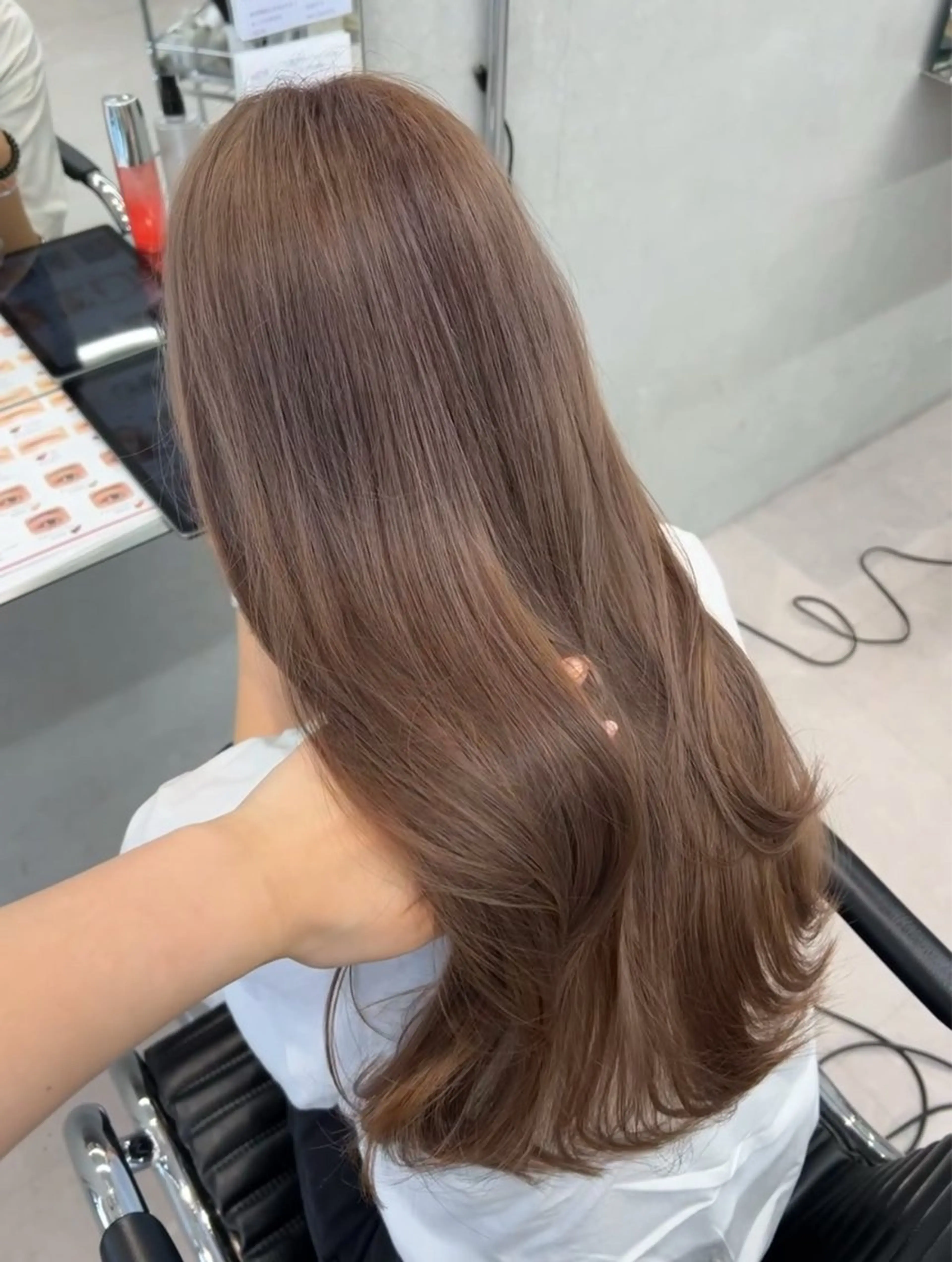 ロング カラー ベージュカラー ブリーチ ミルクティーベージュ 吉田 夢のヘアスタイル