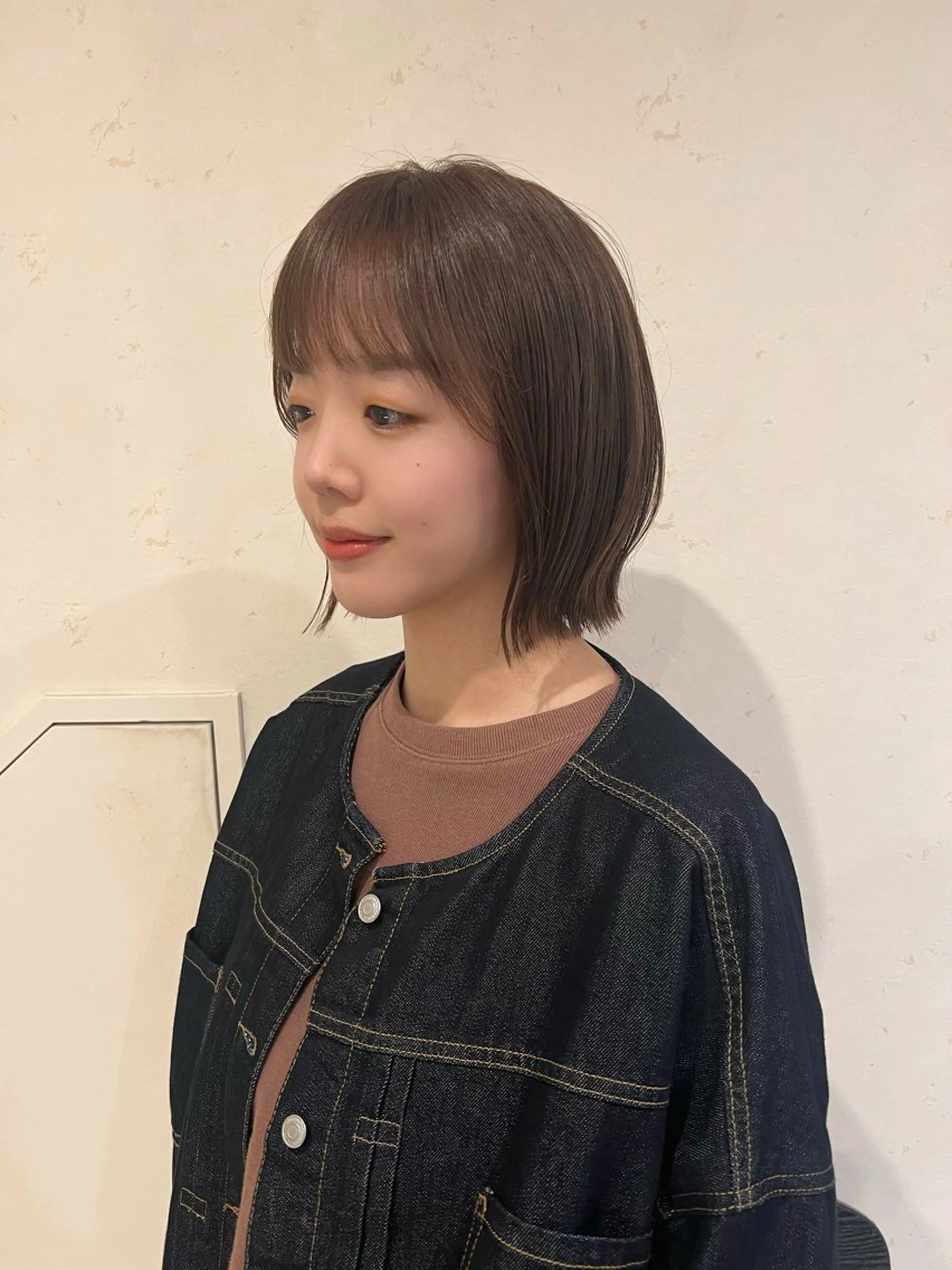 ショート ボブ 外ハネヘア カット 工藤 梨花のヘアスタイル