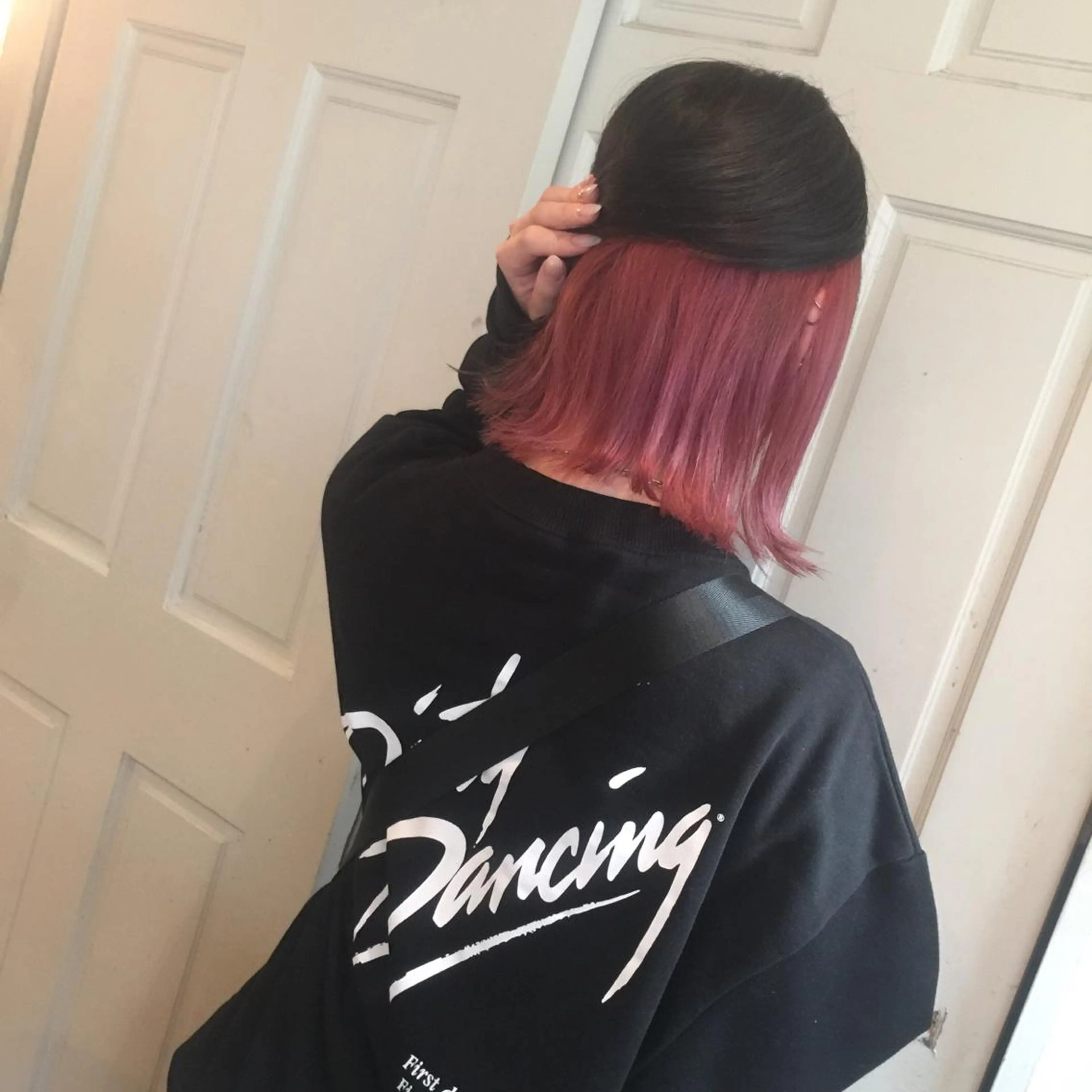 ミディアム カラー 切りっぱなしボブ アッシュ カシス インナーカラー ピンクカラー ホワイト&レイヤーカ ットエクステ長畠俊輔のヘアスタイル