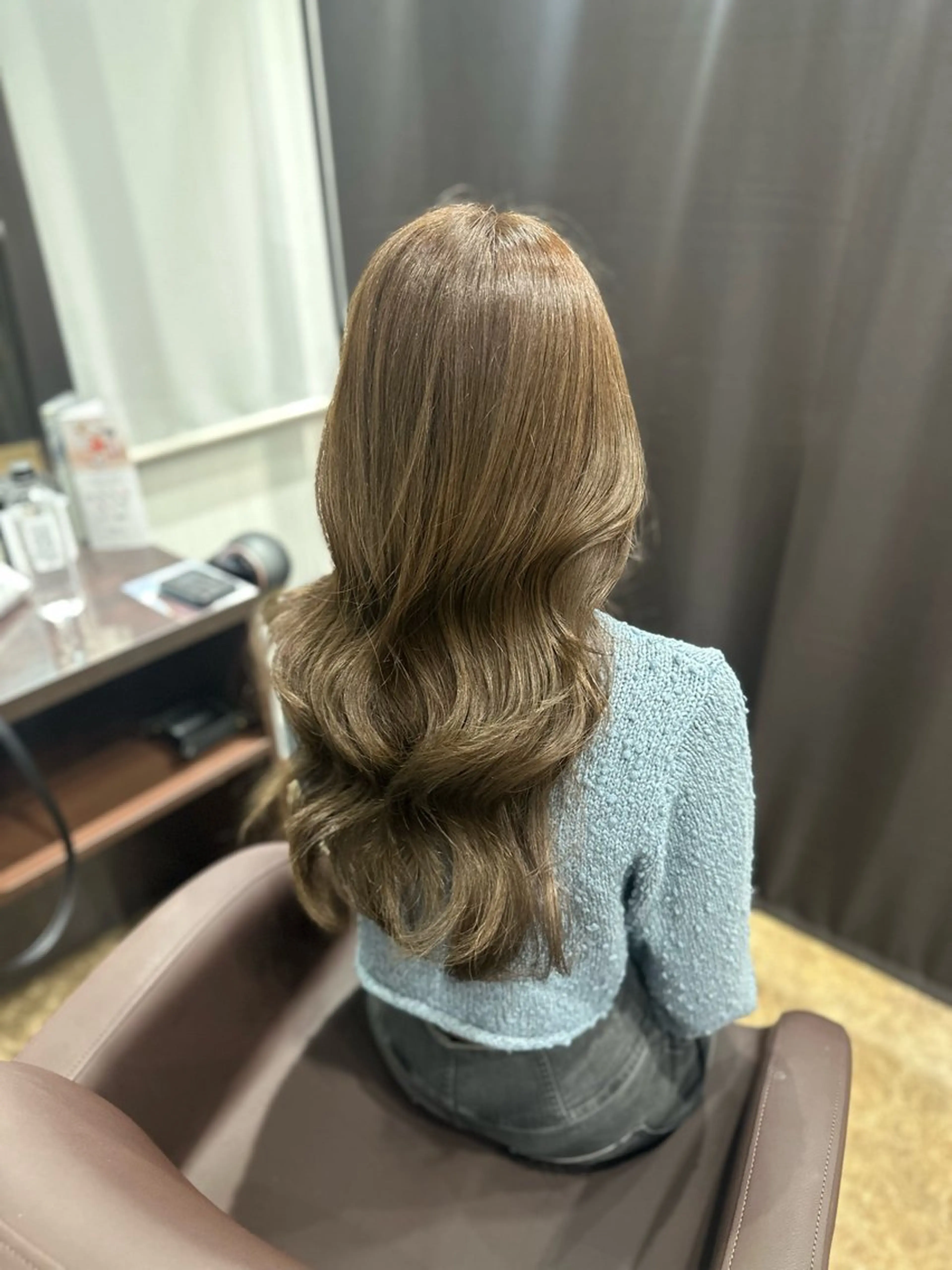 ロング シアーベージュ TOMOMI /フロレゾンのヘアスタイル