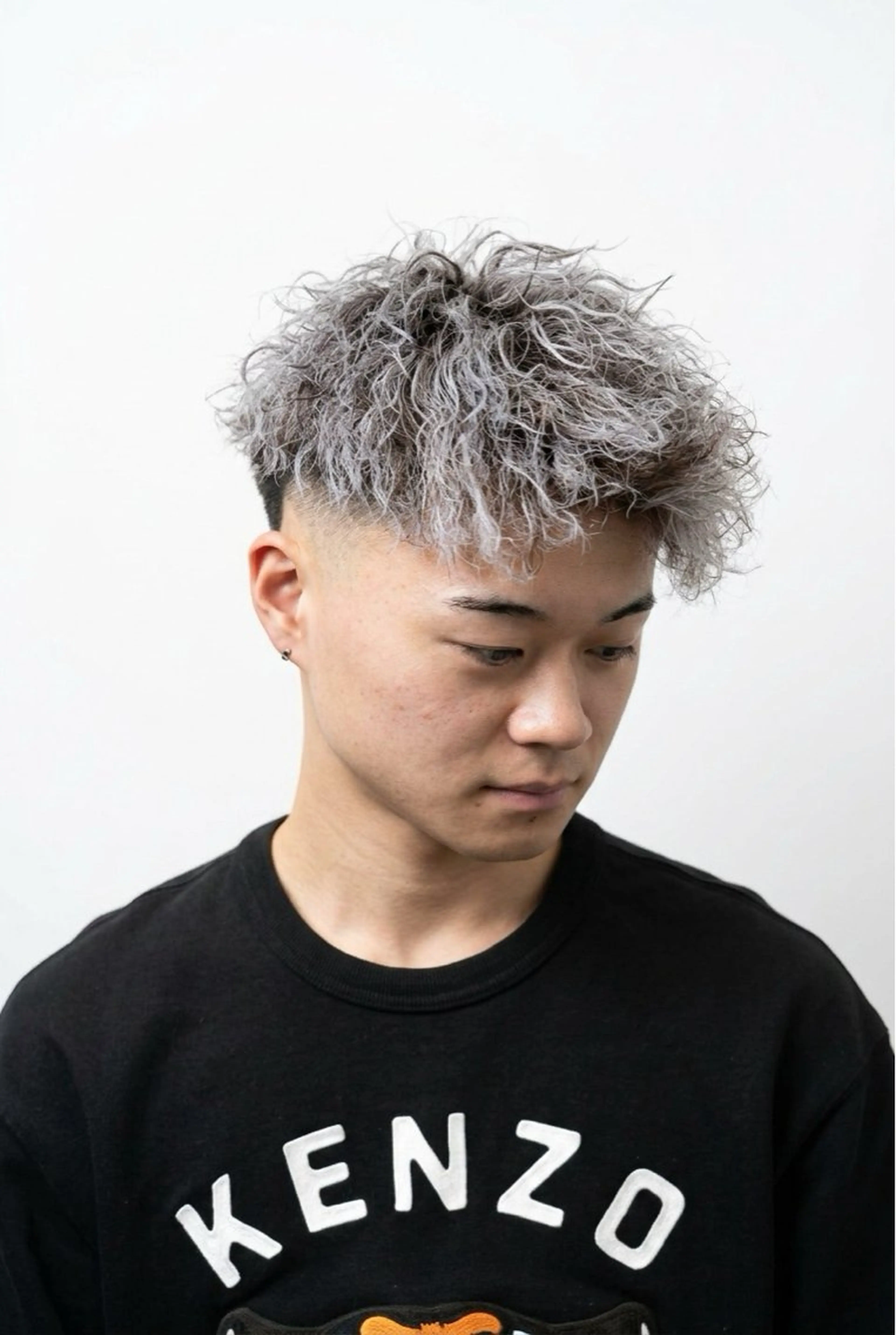 カラー メンズ メンズブリーチ メンズメッシュ ブリーチ メッシュ カット ヘアカラー ヘアセット 心斎橋メンズサロン リベルテグリットのヘアスタイル