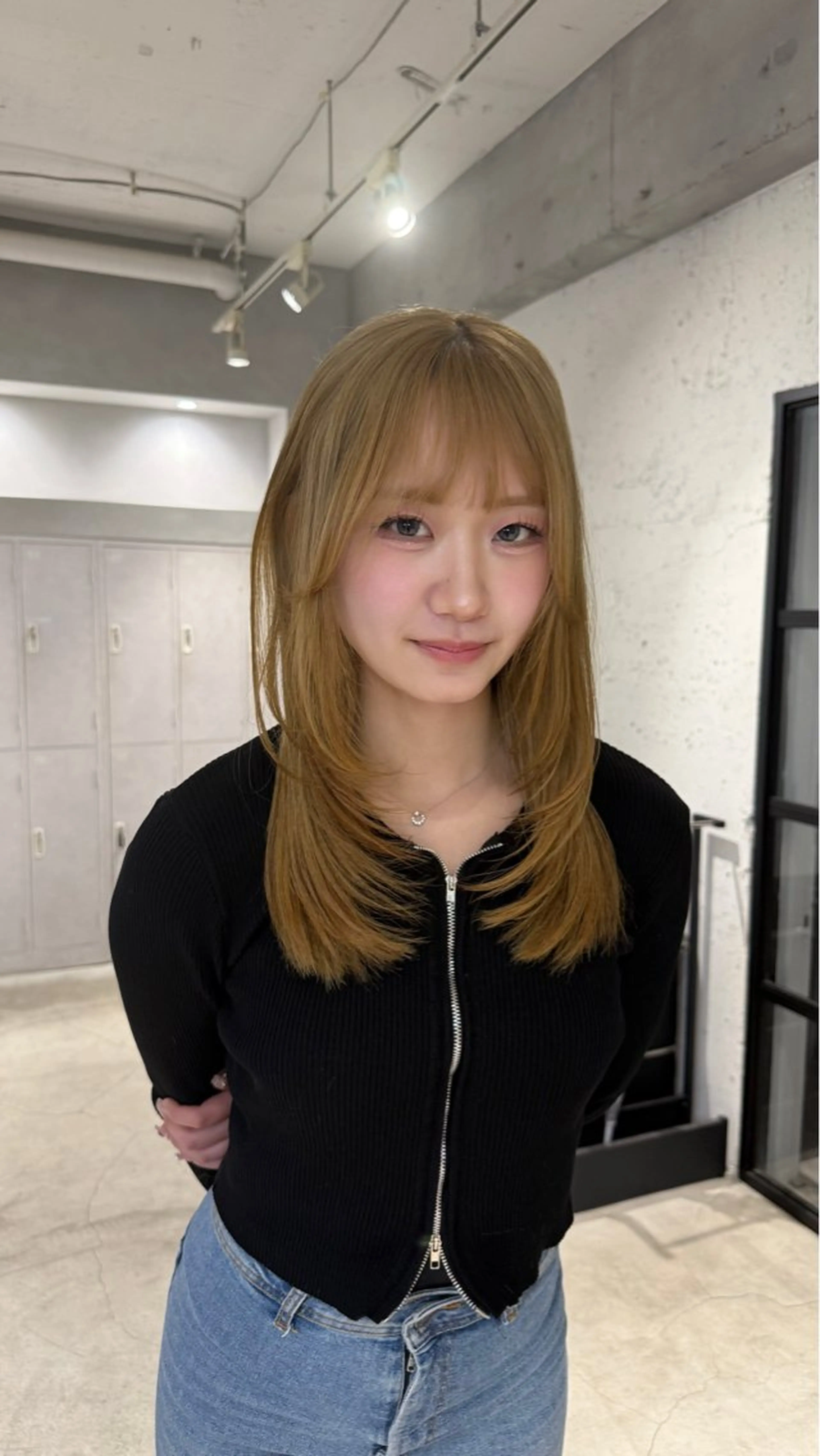 セミロング あんな🦋レイヤー カット/透明感カラーのヘアスタイル