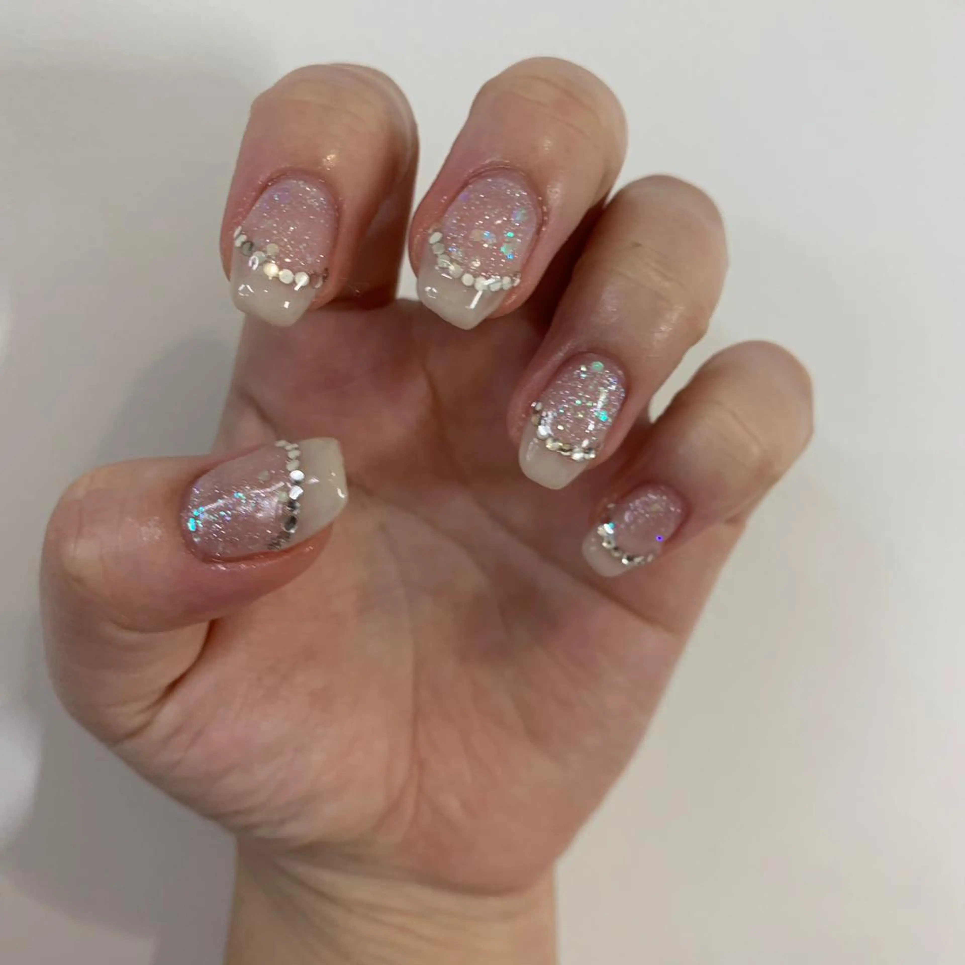 ネイル フレンチネイル キラキラネイル マキノ ユイのネイルデザイン