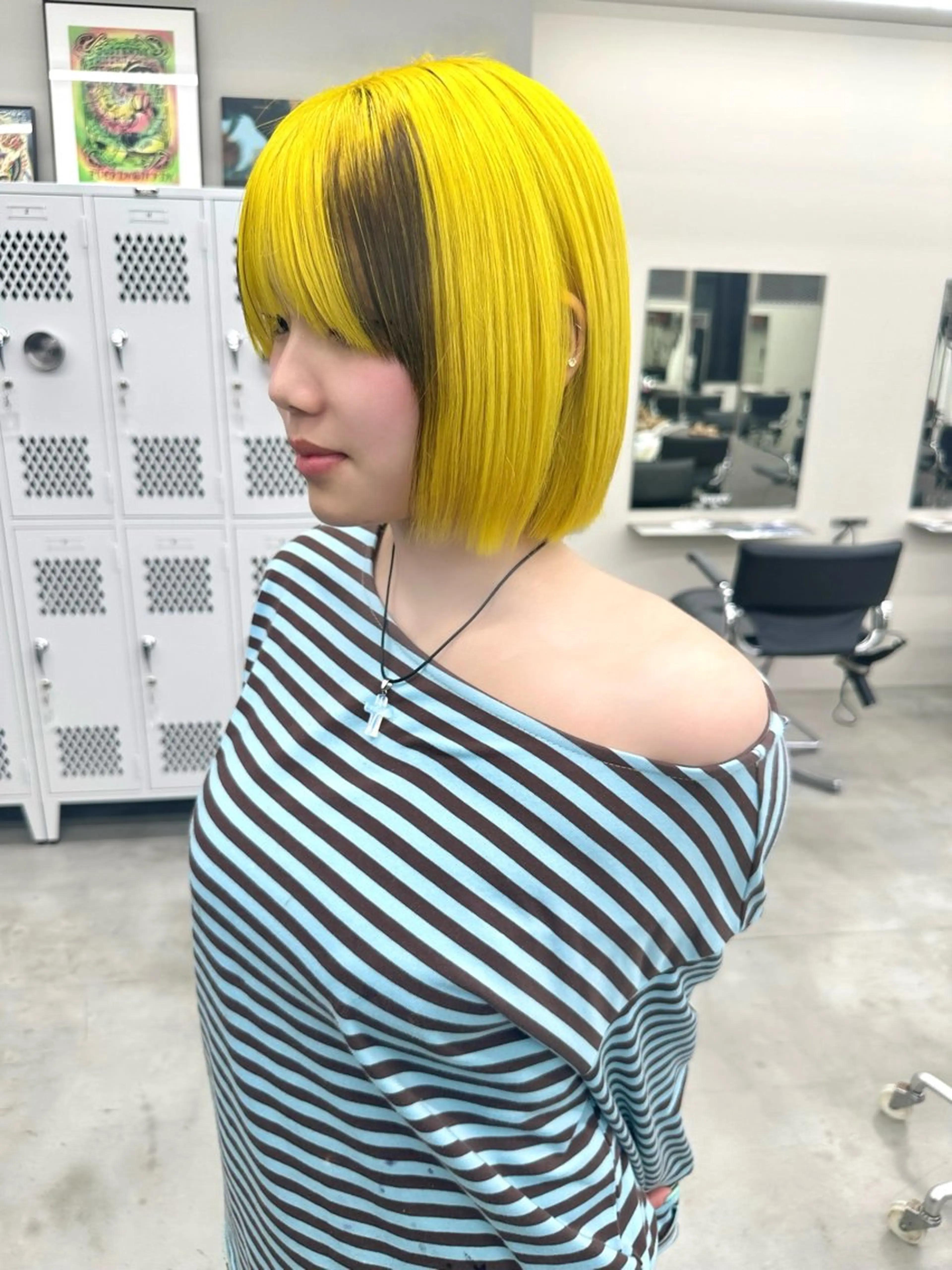 ショート カット ヘアカラー トリートメント Hug👩🏼‍🦱 ハイトーンボブのヘアスタイル