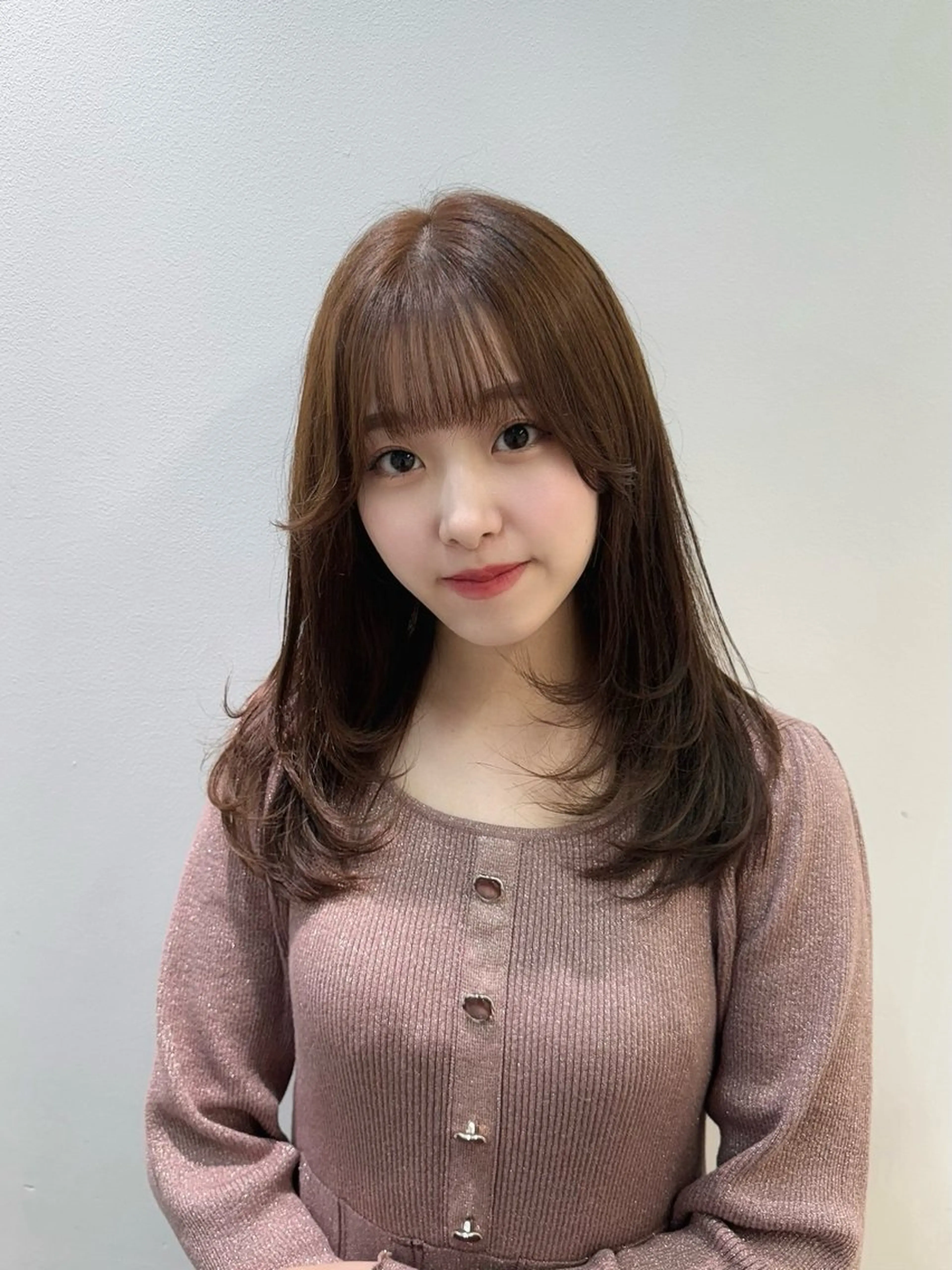 ミディアム レイヤーカット カット ヘアカラー トリートメント サロウィン新宿三丁目East所属・顔周りレイヤー/新宿 /モテ艶カラー/航介のヘアスタイル