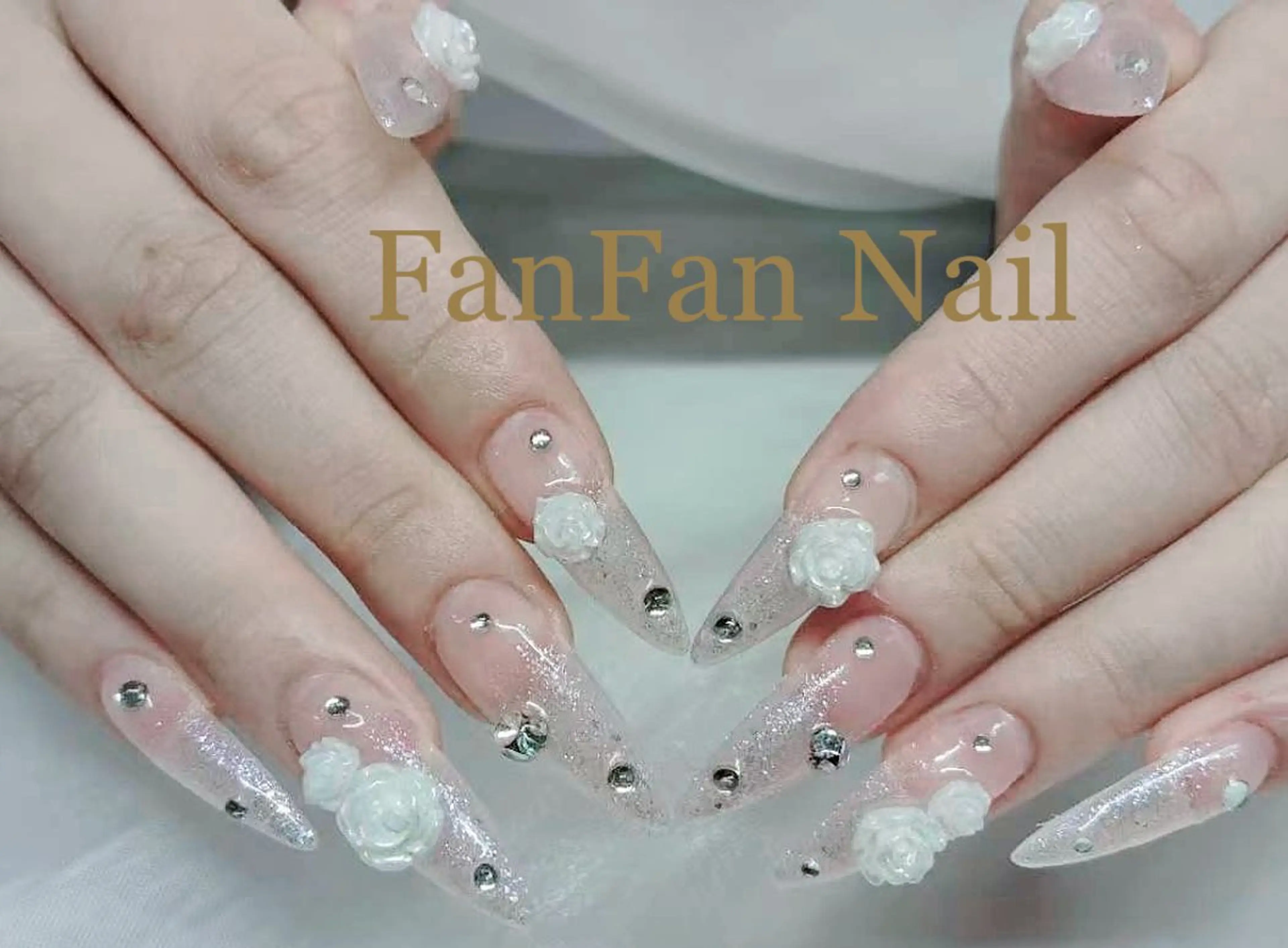 ネイル アートネイル オーロラネイル ガーリー キラキラネイル 韓国ネイル Mio NailsalonUのネイルデザイン