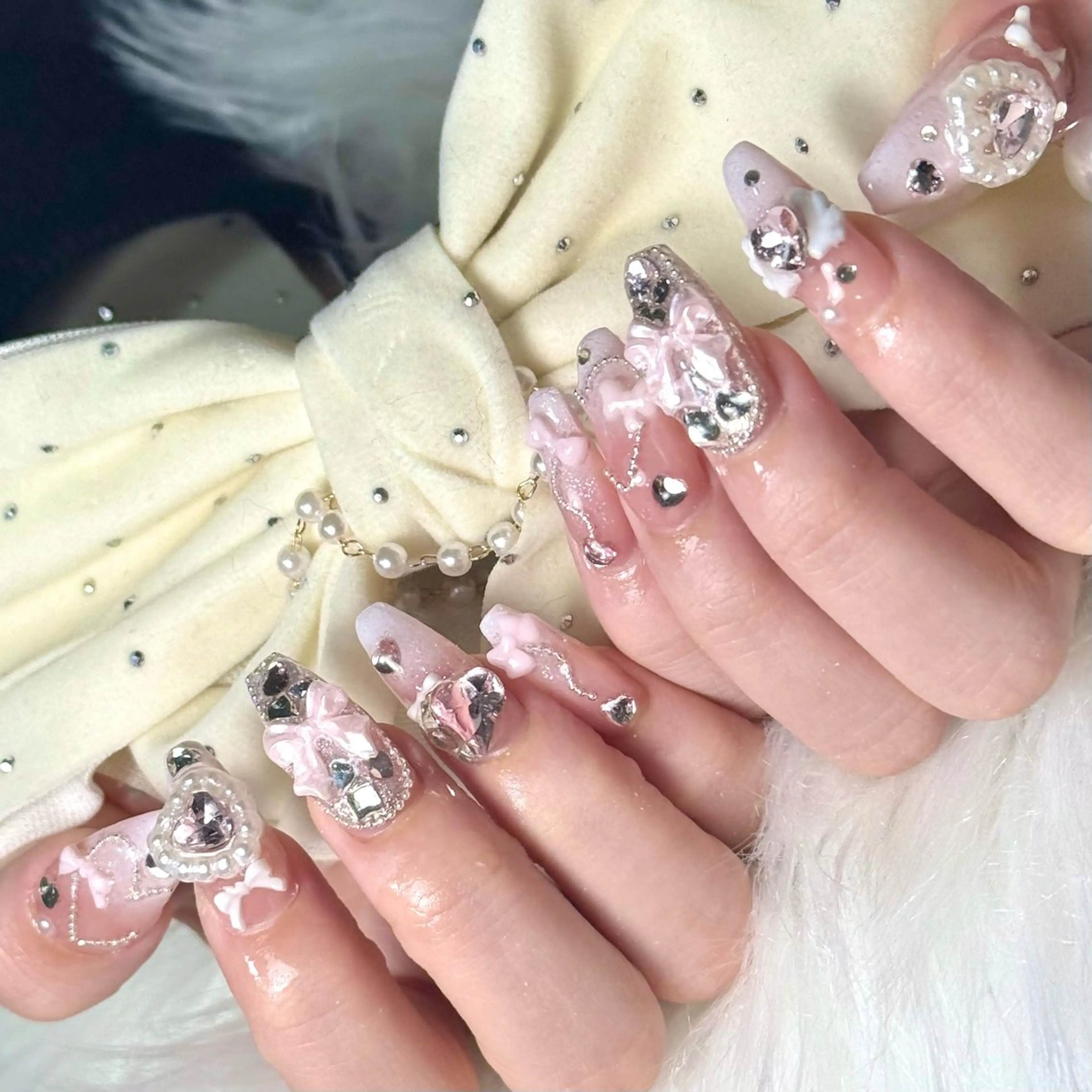 ネイル ハンドネイル ルシイ🎀新宿長さ 出しパーツ専門店のネイルデザイン