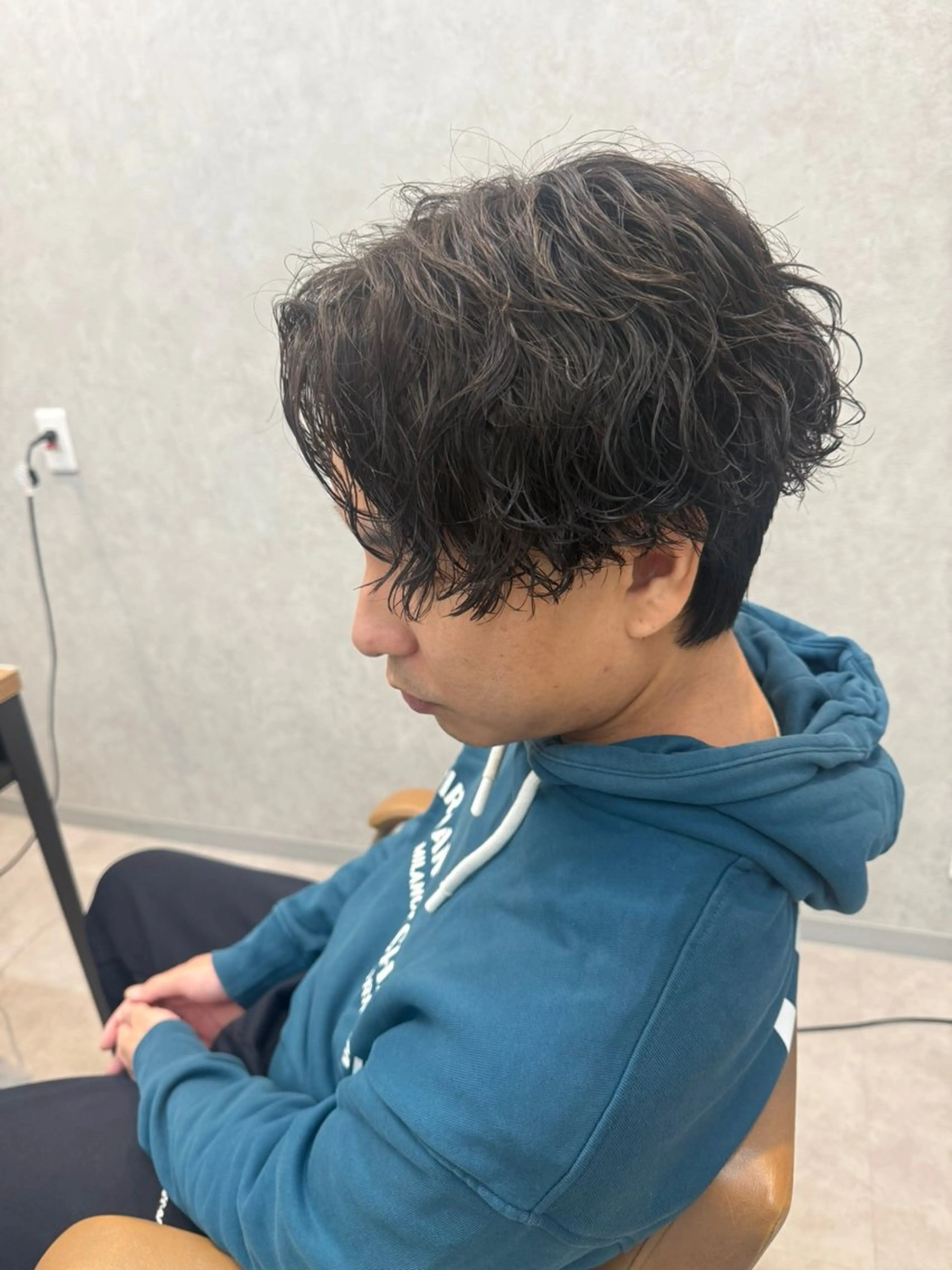 ミディアム パーマ メンズ ミディアムパーマ センターパート メンズパーマ 波巻きパーマ カット パーマ メンズパーマ職人/ 天神/tatsukiのヘアスタイル