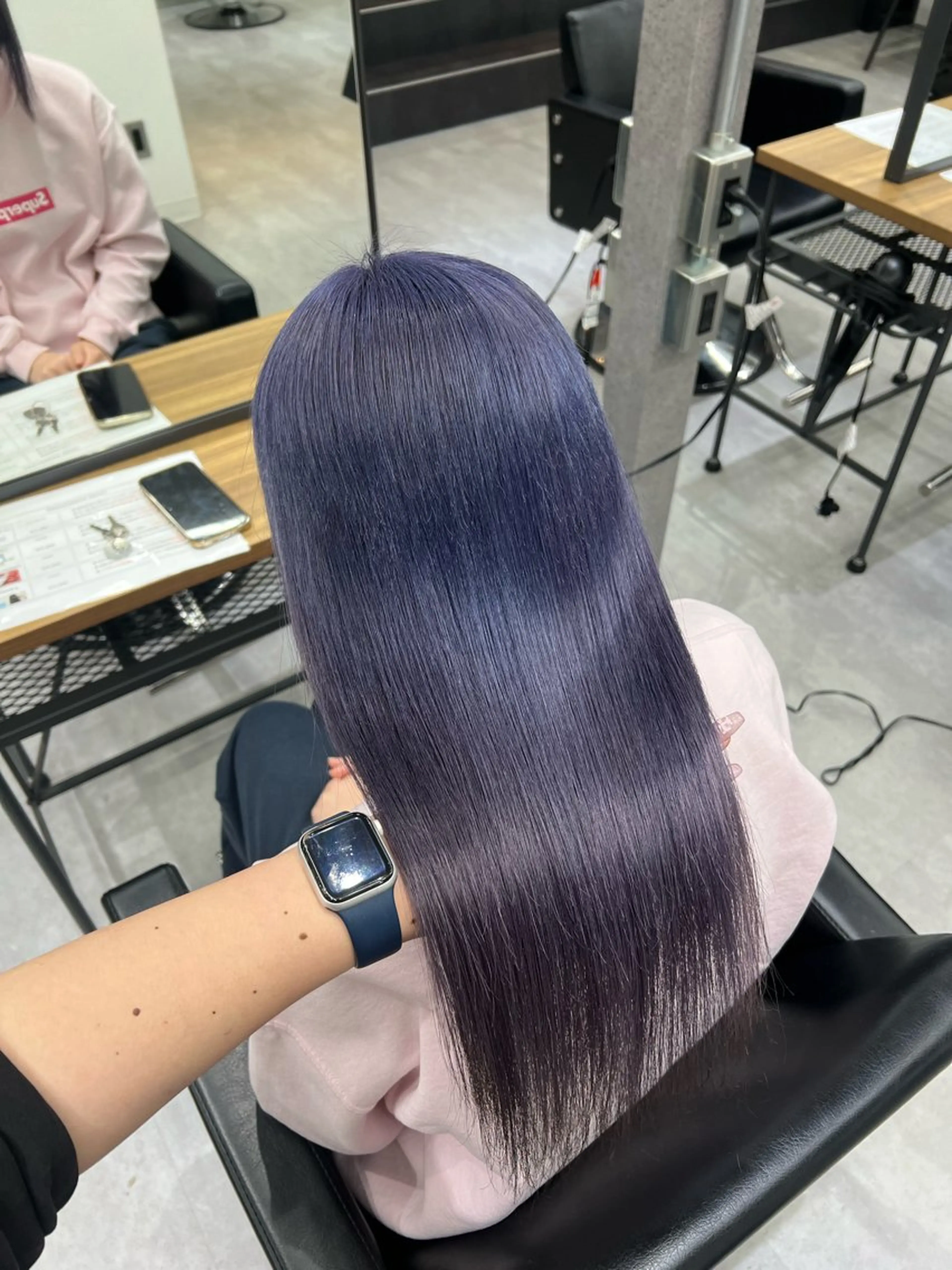 セミロング カラー ブリーチ ブルーカラー ブルーバイオレット 透明感カラー デザインカラー ショート/ウルフ カットモデル募集のヘアスタイル