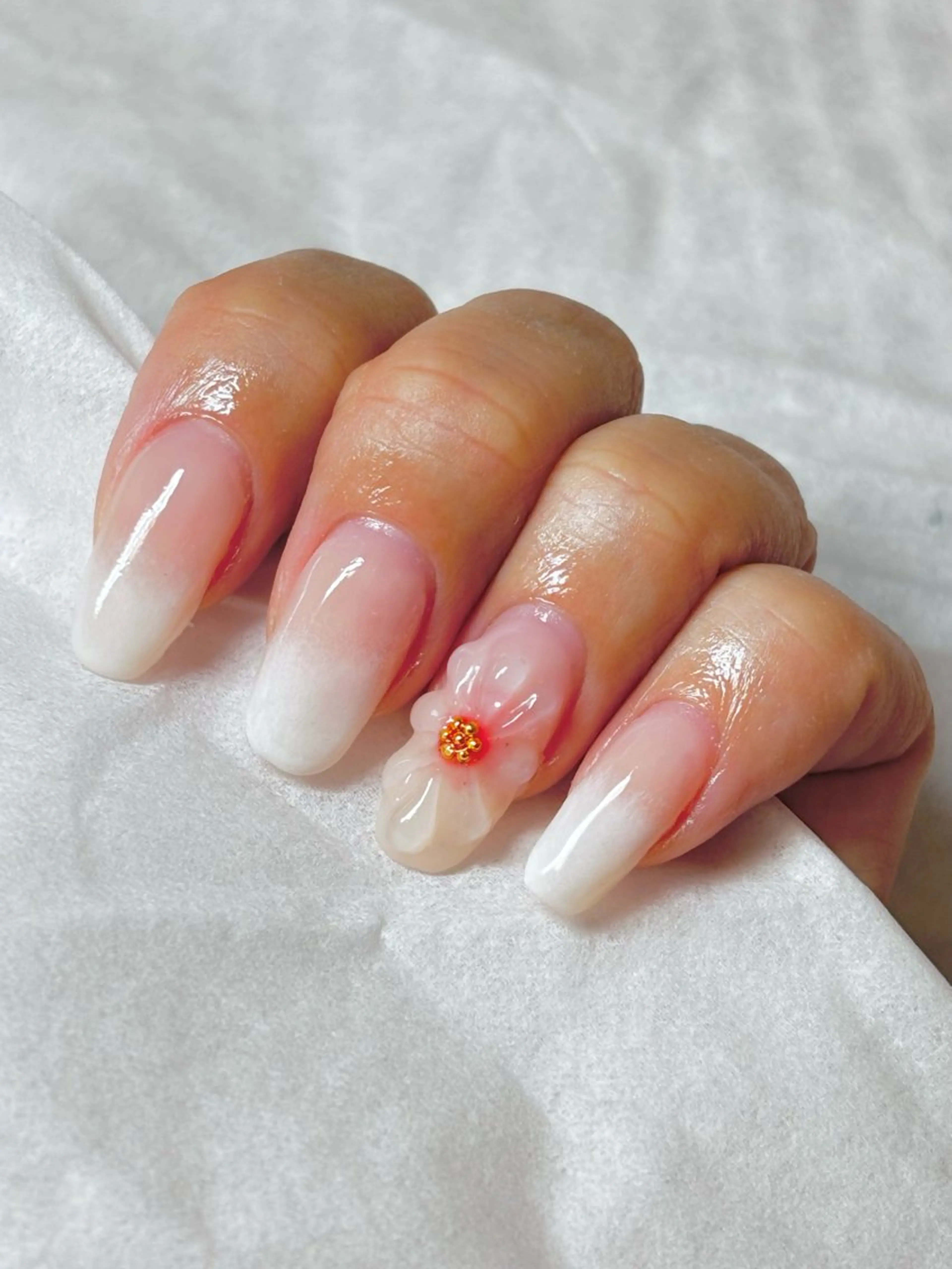 ネイル グラデーション ホワイト Lino nailのネイルデザイン